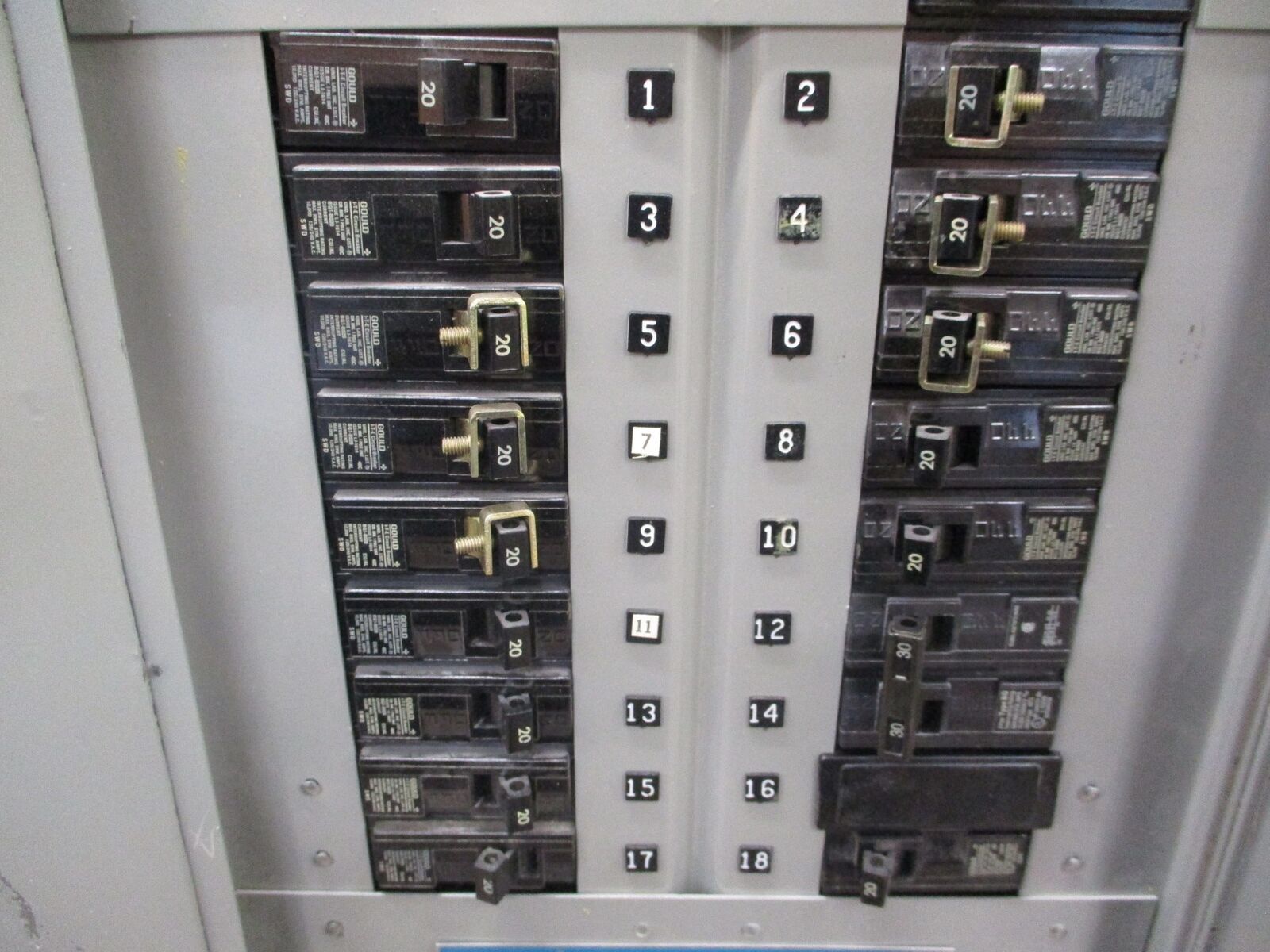 ITE Main Breaker Circuit Breaker Panel NLAB 100A Max, 100A Main 120/208V 3Ph 4W