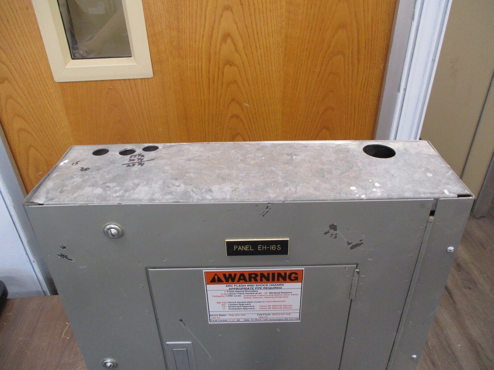 ITE Main Lug Breaker Panel NHB 100A Max 277/480V 3Ph 4W 18-Slot Used