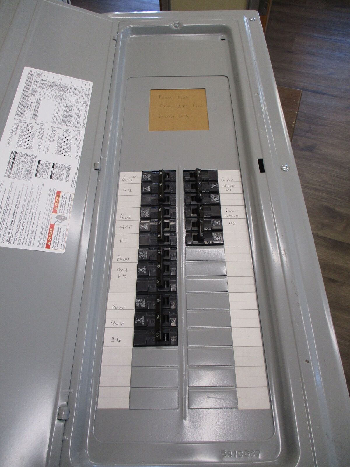 Siemens Main Breaker Circuit Breaker Panel P3054B3200CU / P3054L3200CU 200A Max