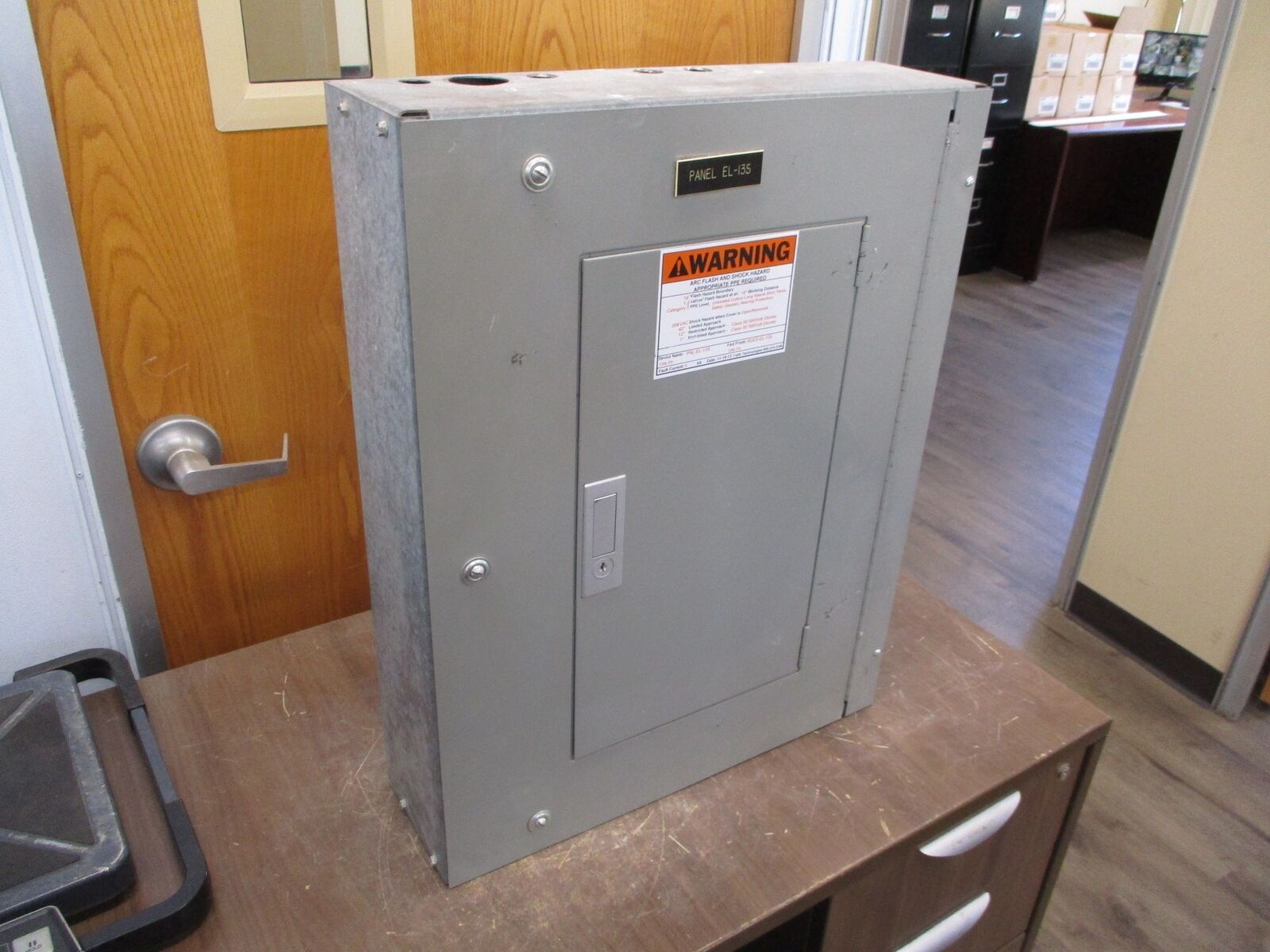 ITE Main Breaker Circuit Breaker Panel NLAB 100A Max, 100A Main 120/208V 3Ph 4W