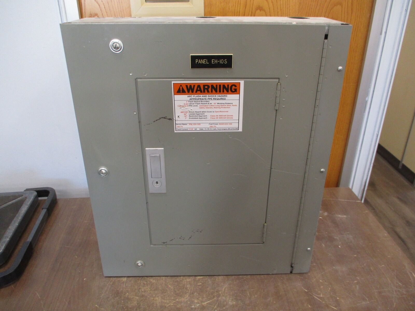 ITE Main Lug Breaker Panel NHB 100A Max 277/480V 3Ph 4W 18-Slot Used