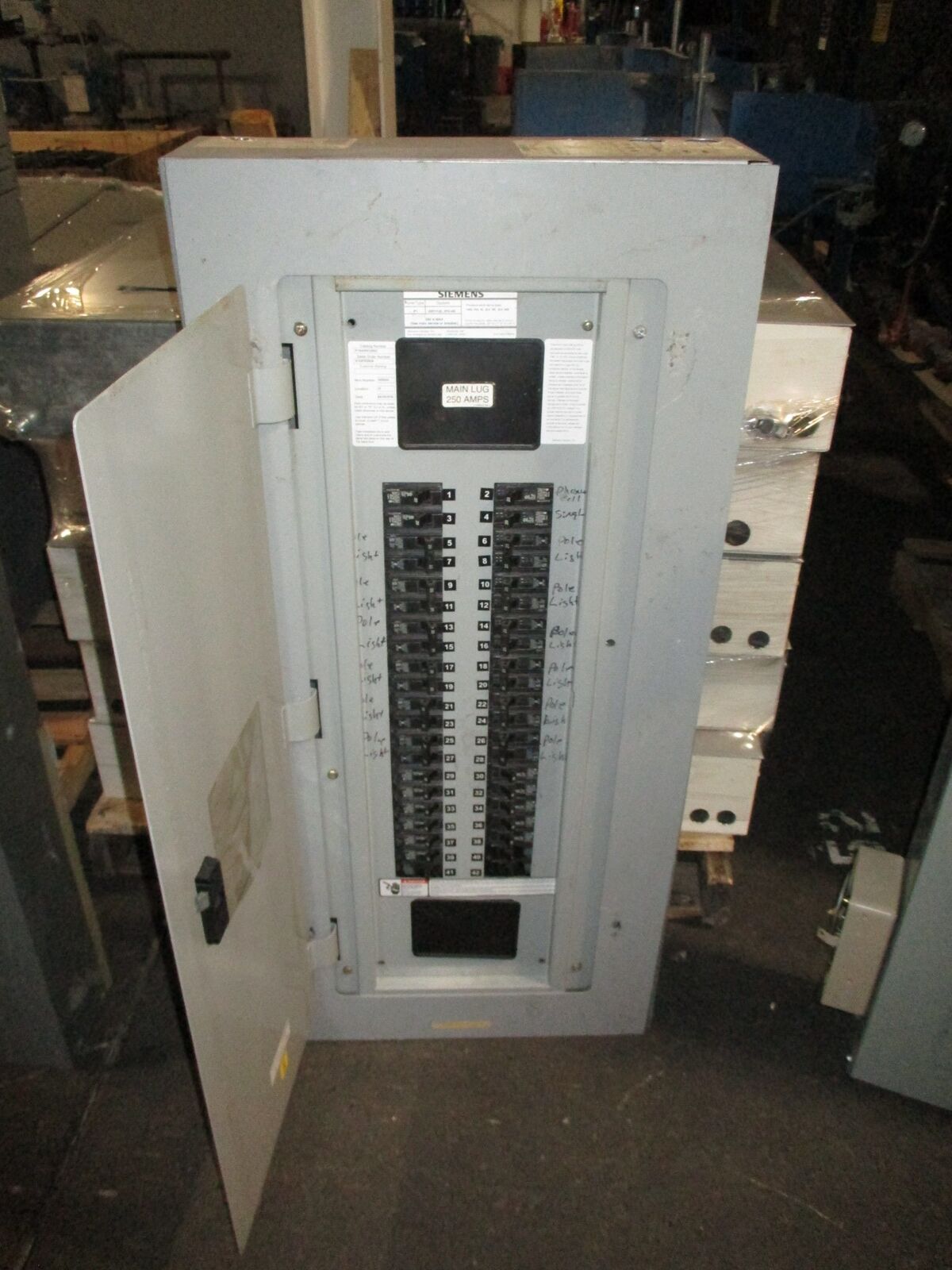 Siemens Lug Circuit Breaker Panel P1X42MC250C 250A Max 208/120V 3Ph 4W 42-Slot