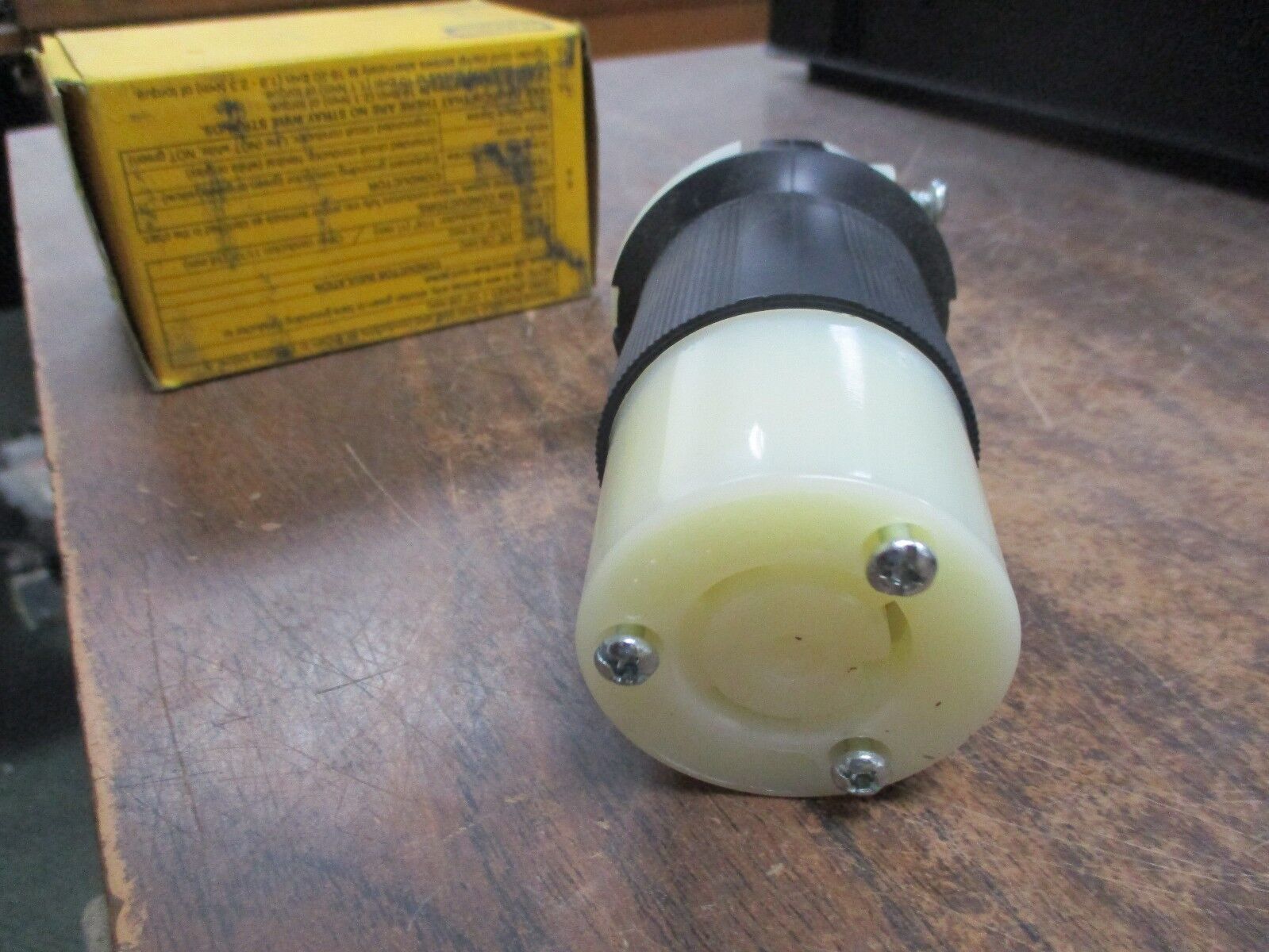 Hubbell Twist Lock Connector HBL2323 New Surplus