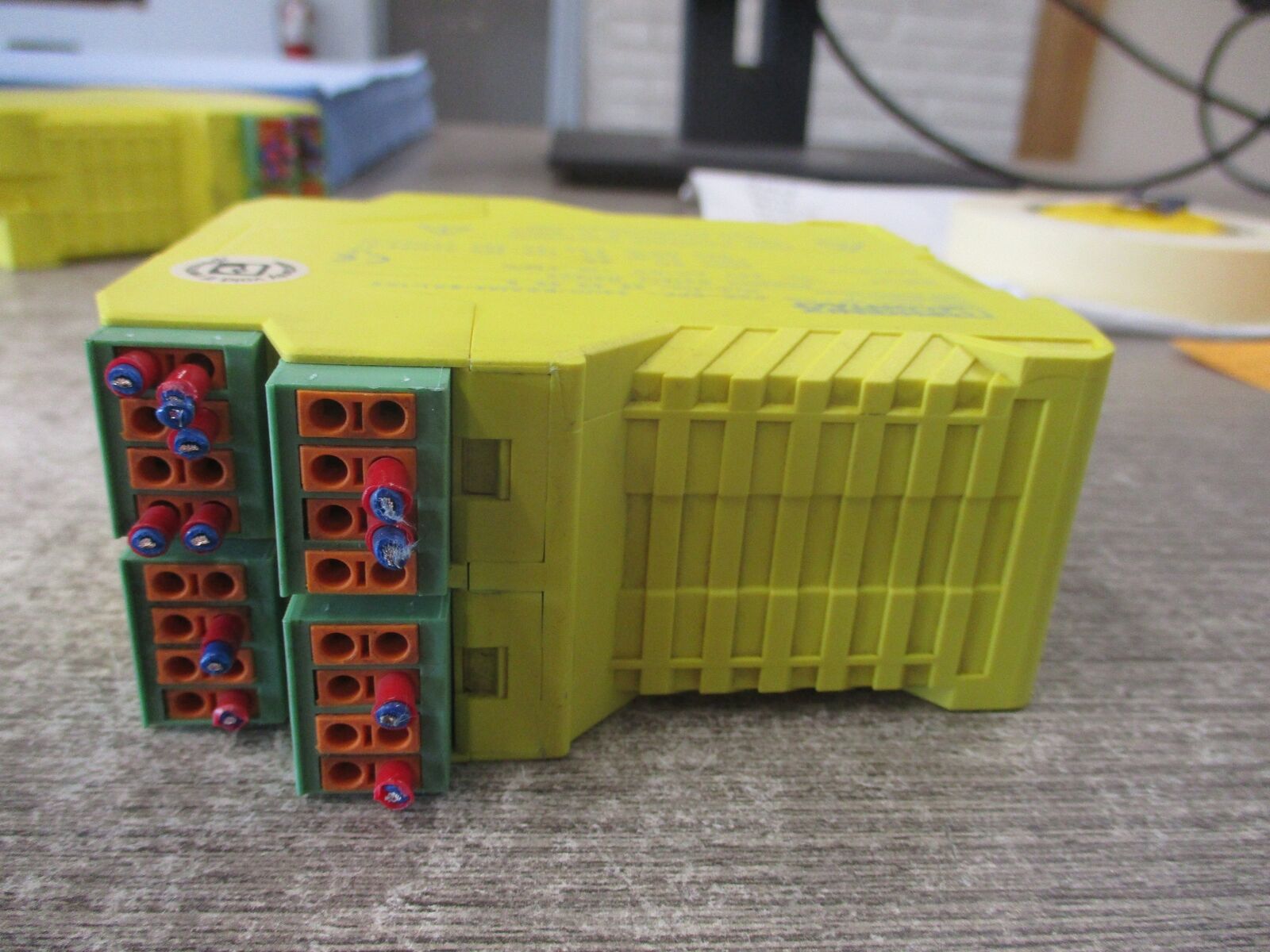 Phoenix Contact Safety Relay 2963996 PSR-SPP-24UC/ESAM4/8X1/1X2 Input: 24V AC/DC