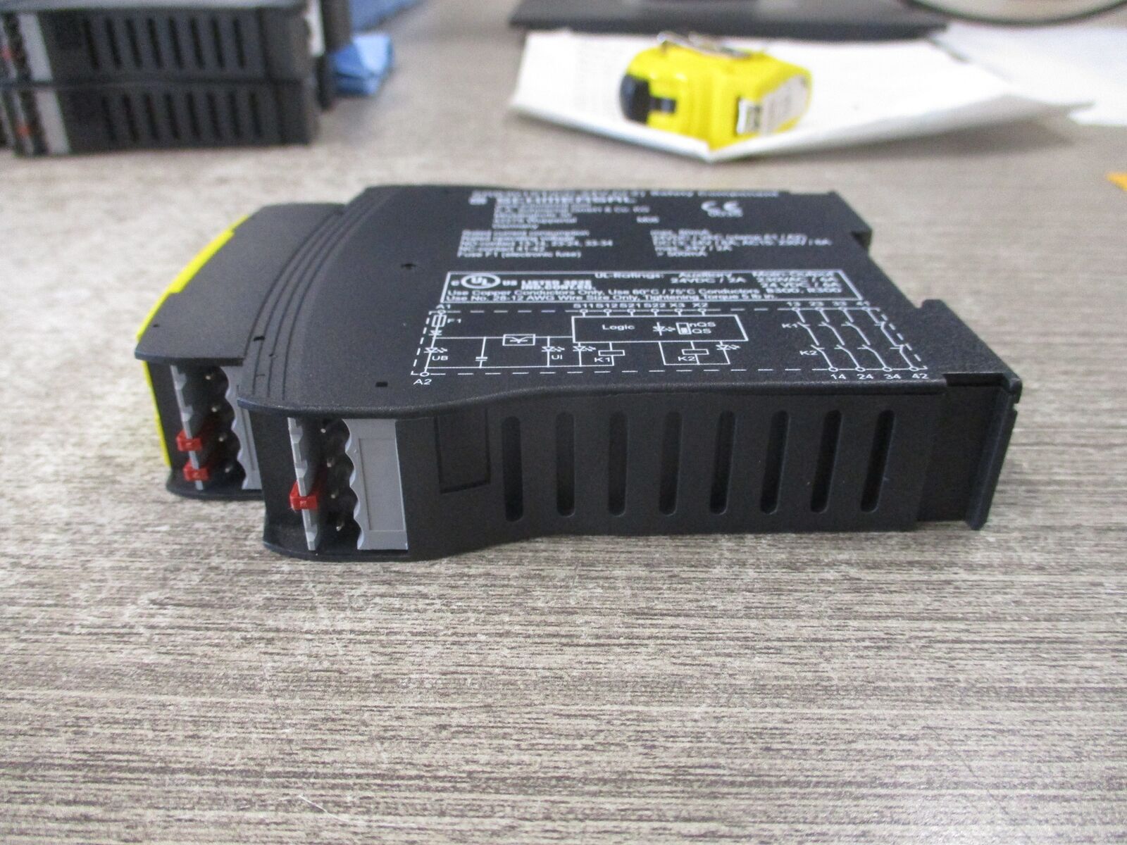 Schmersal Safety Relay SRB301ST/CC-24V-(V.2) 80mA 24V AC/DC Used