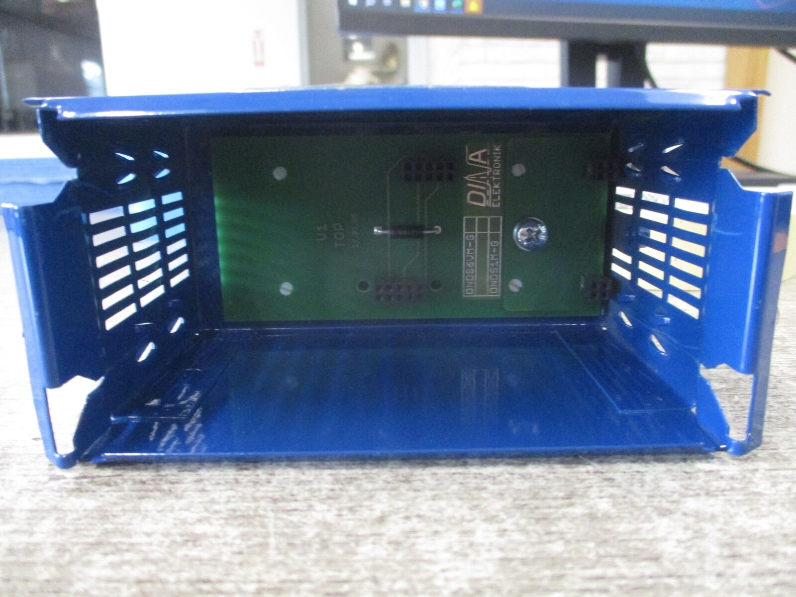 Dina 2-Slot PLC Rack DNDS 1 PMG * Missing Screw * Used