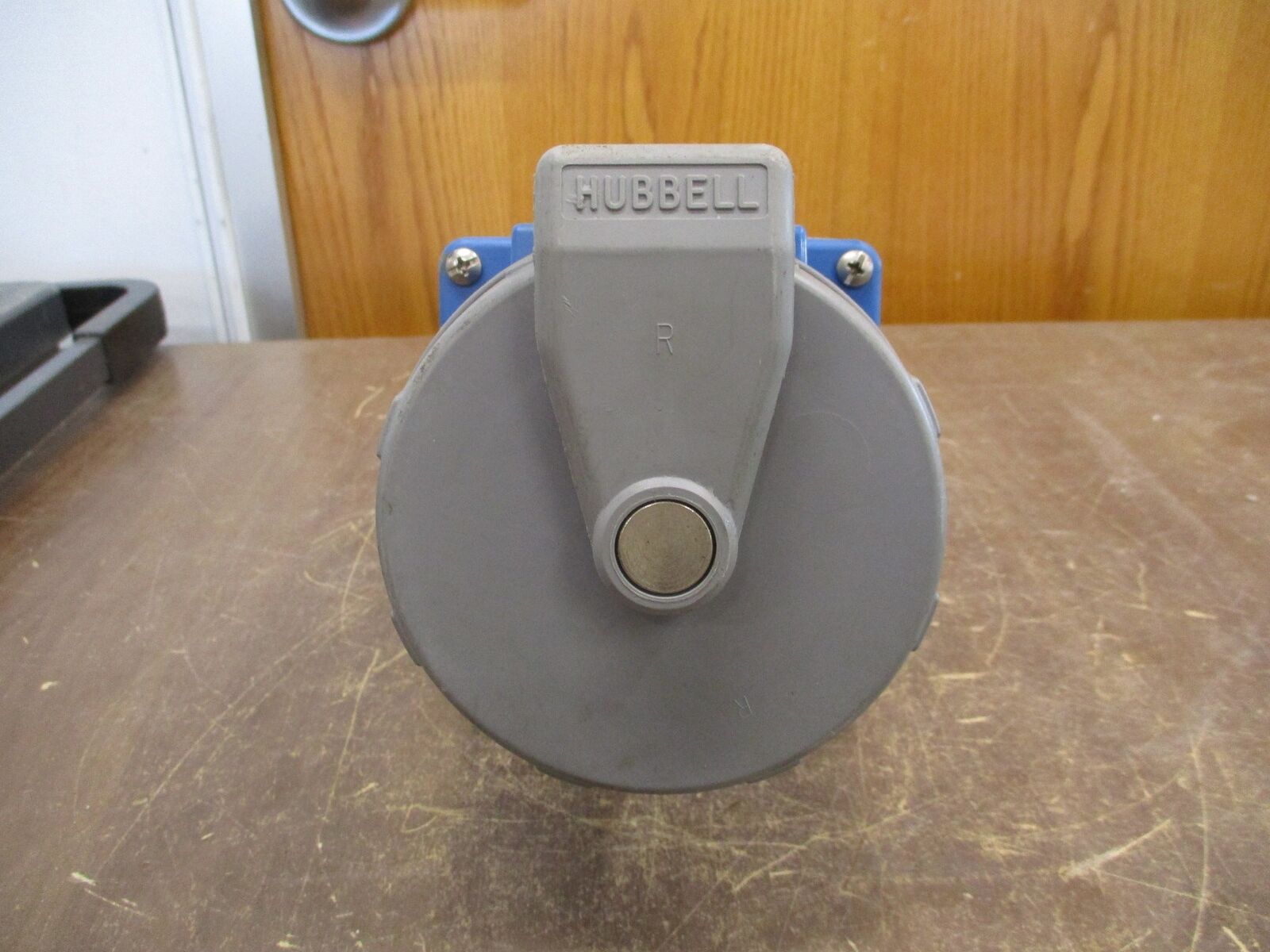 Hubbell Receptacle w/ Base 460R9W 60A 250V Used