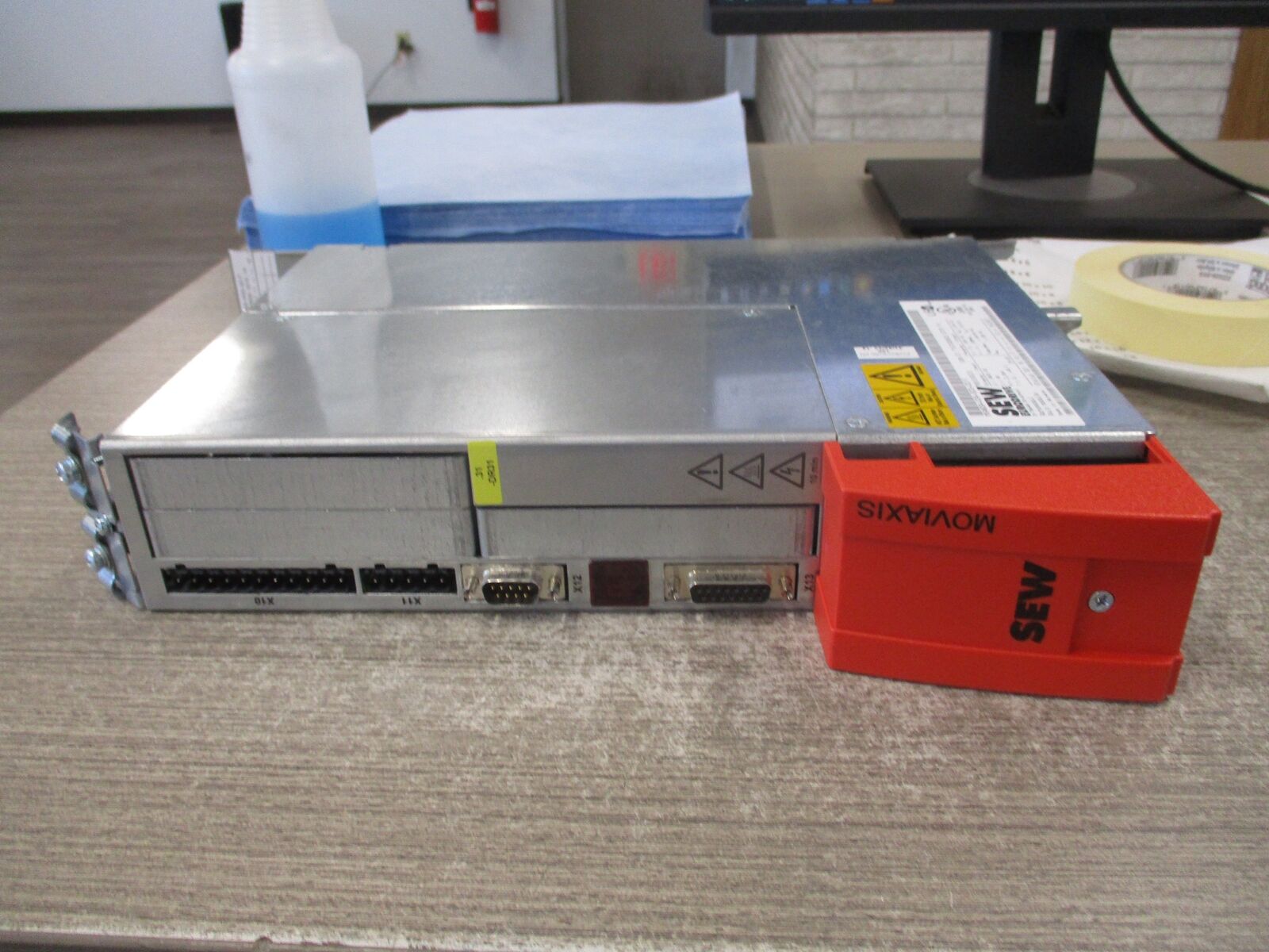 Sew-Eurodrive Moviaxis Servo Drive Axis Module MXA80A-004-503-00/F Input: 560V D