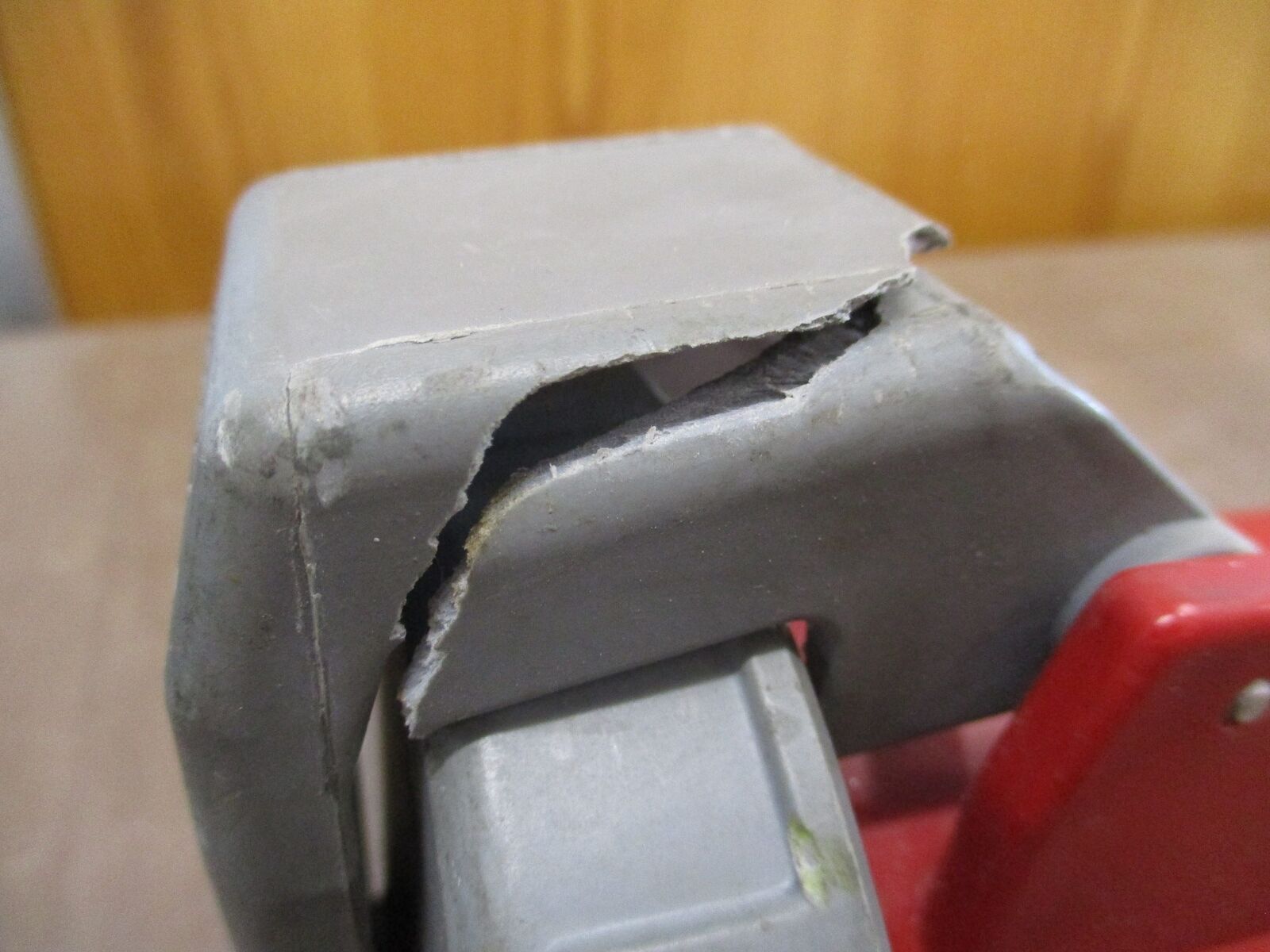 Hubbell Connector 4100C7W 100A 480V 3Ph *Broken Cover Hinge* Used