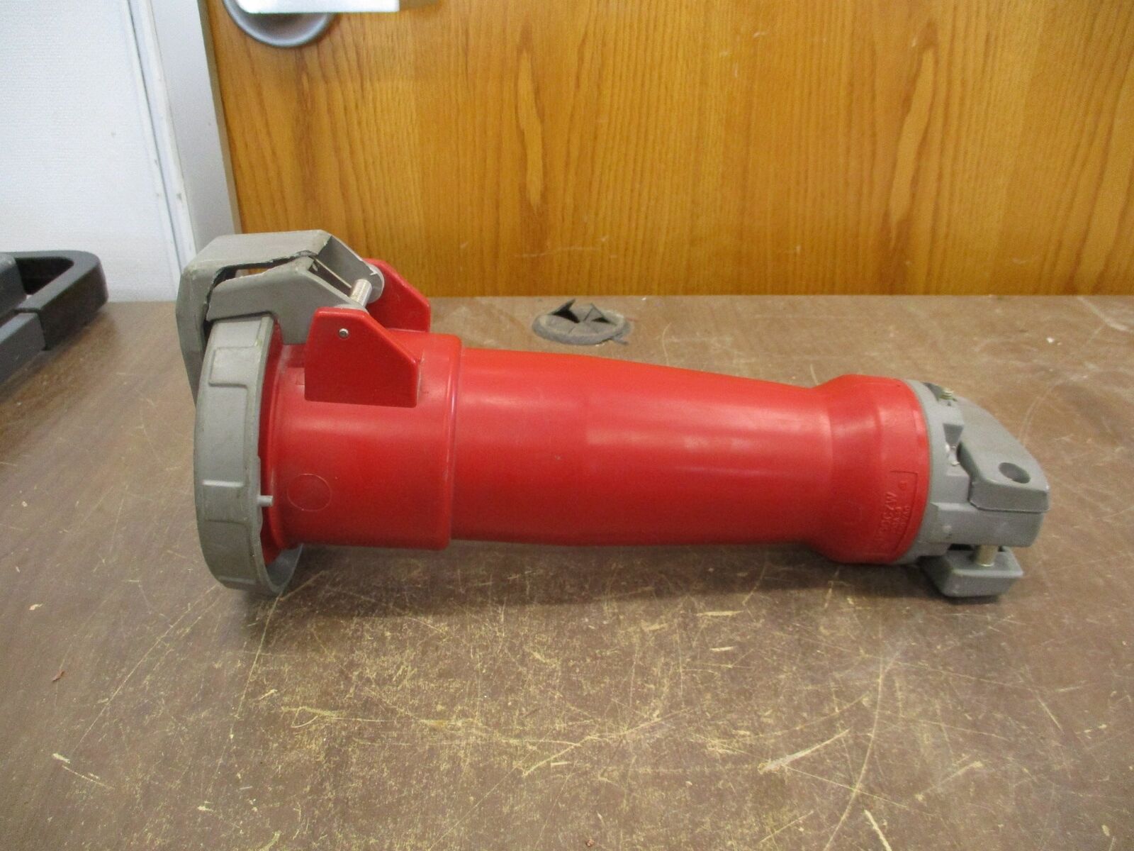 Hubbell Connector 4100C7W 100A 480V 3Ph *Broken Cover Hinge* Used