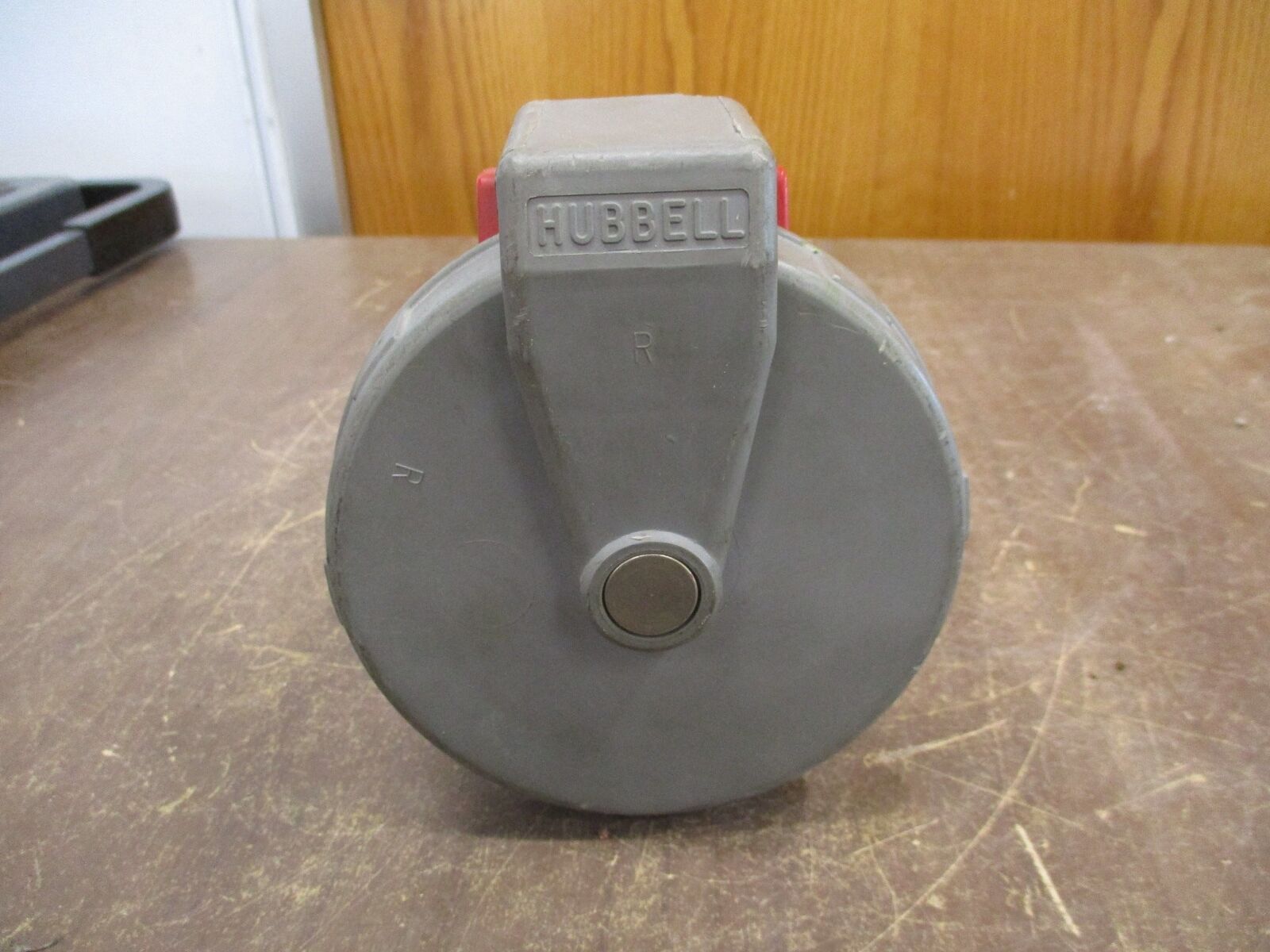 Hubbell Connector 4100C7W 100A 480V 3Ph *Broken Cover Hinge* Used