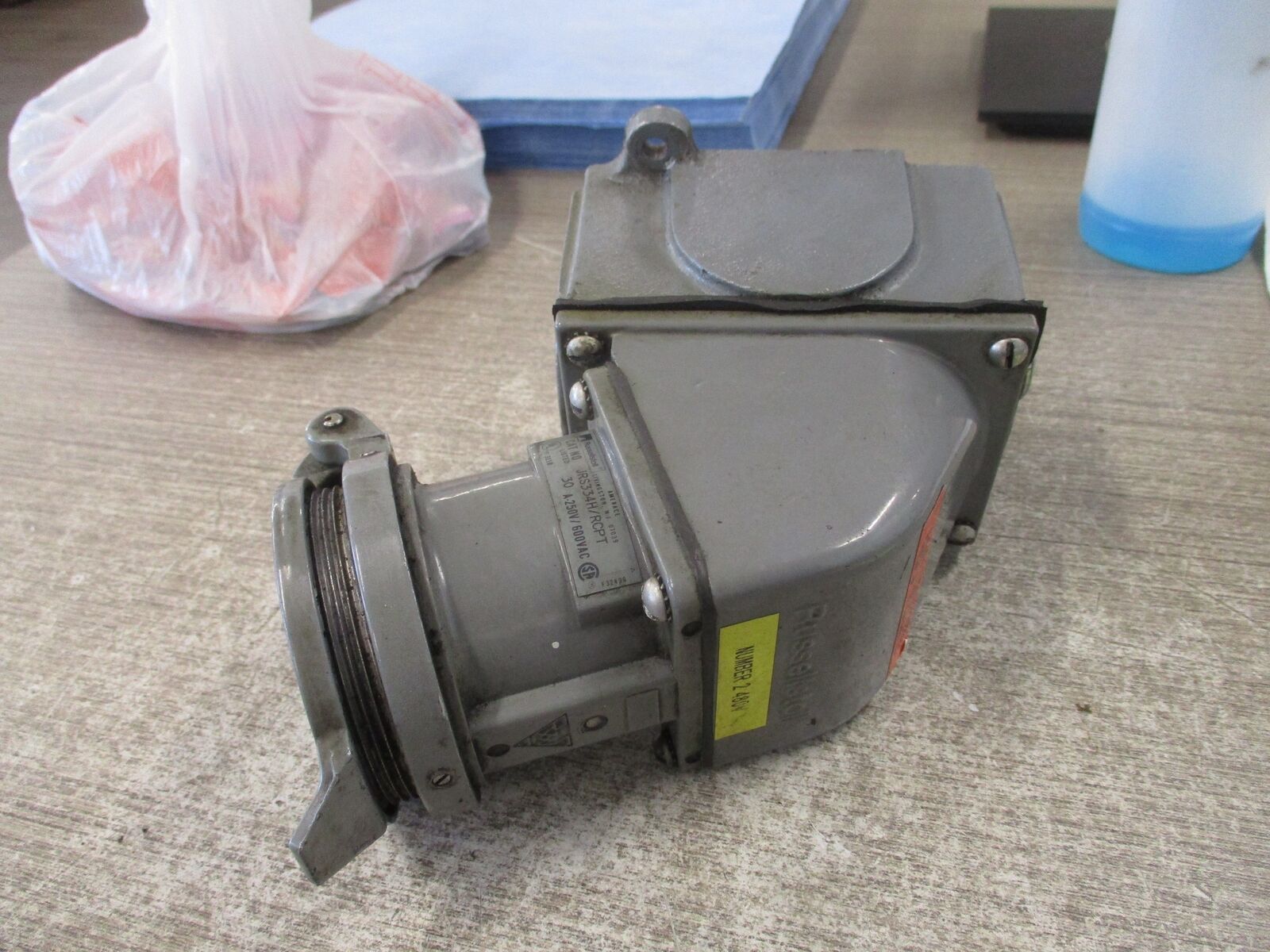 Russellstoll Receptacle JRS334H/RCPT 30A 250/600V W/Base & Angle Adapter Used