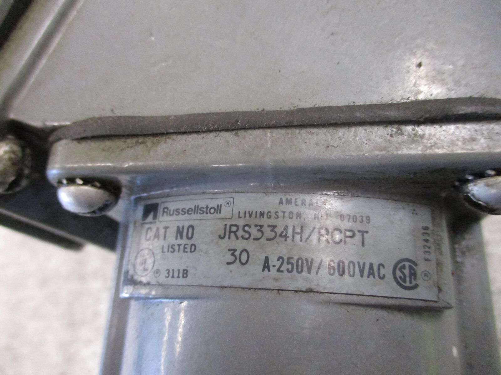 Russellstoll Receptacle JRS334H/RCPT 30A 250/600V W/Base & Angle Adapter Used