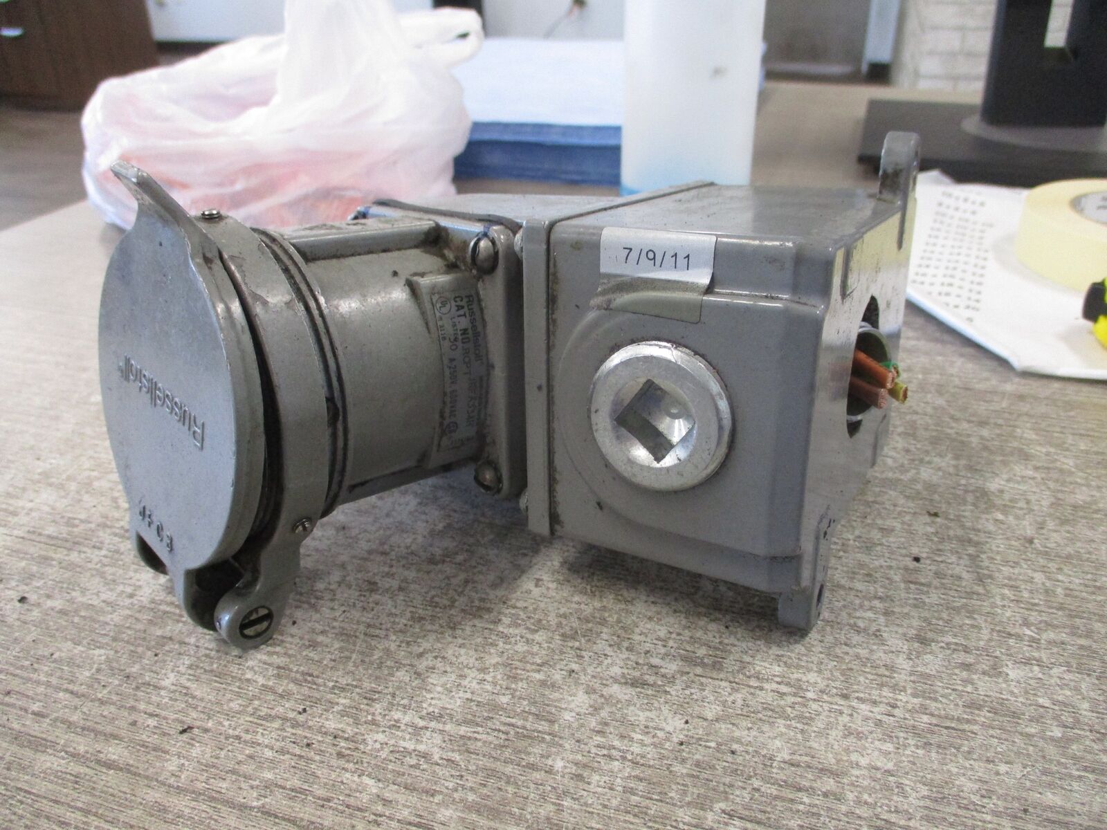 Russellstoll Receptacle JRFA334H 30A 250/600V W/Base & Angle Adapter Used