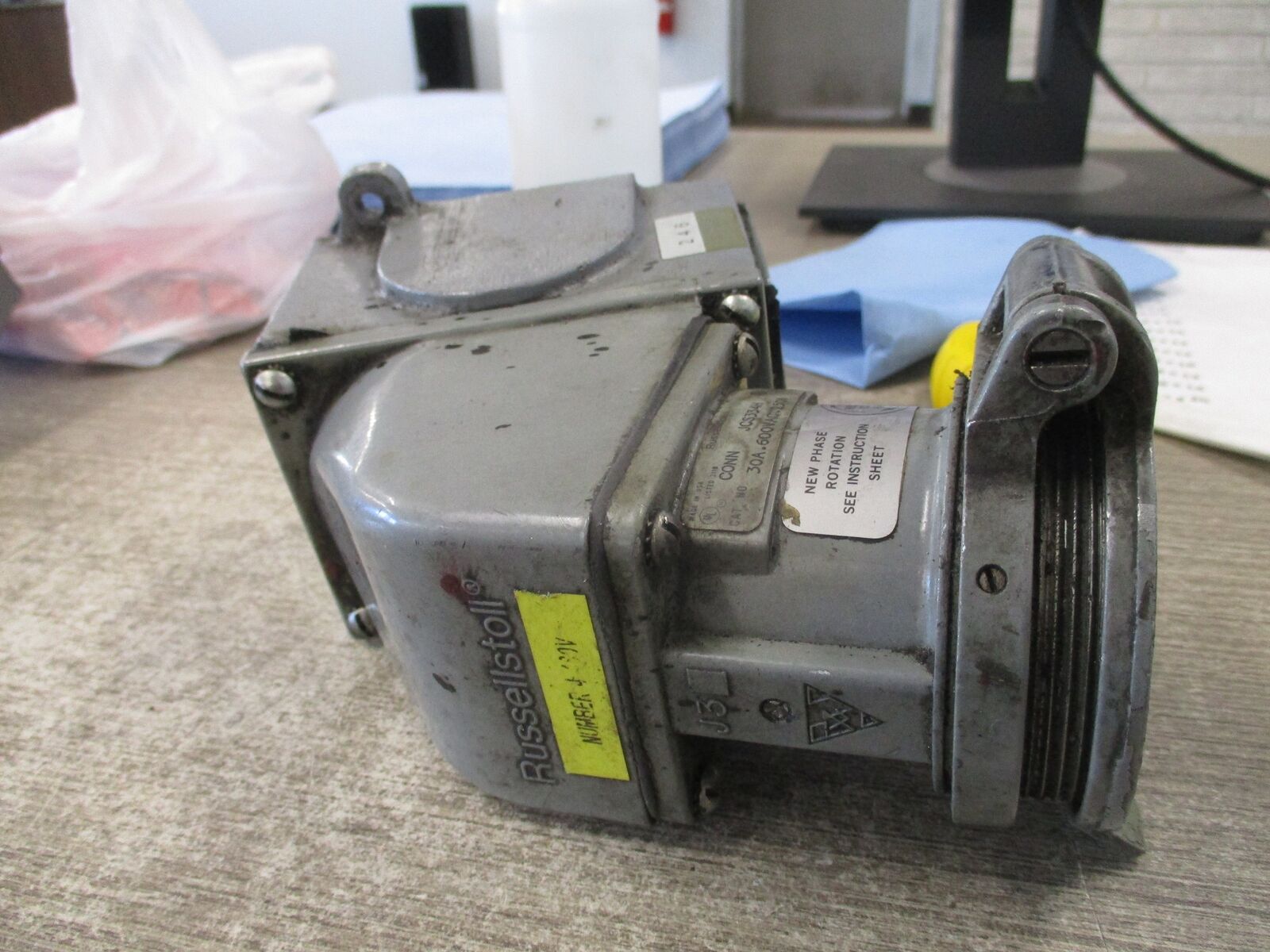 Russellstoll Receptacle JCS334H 30A 250/600V W/Base & Angle Adapter Used