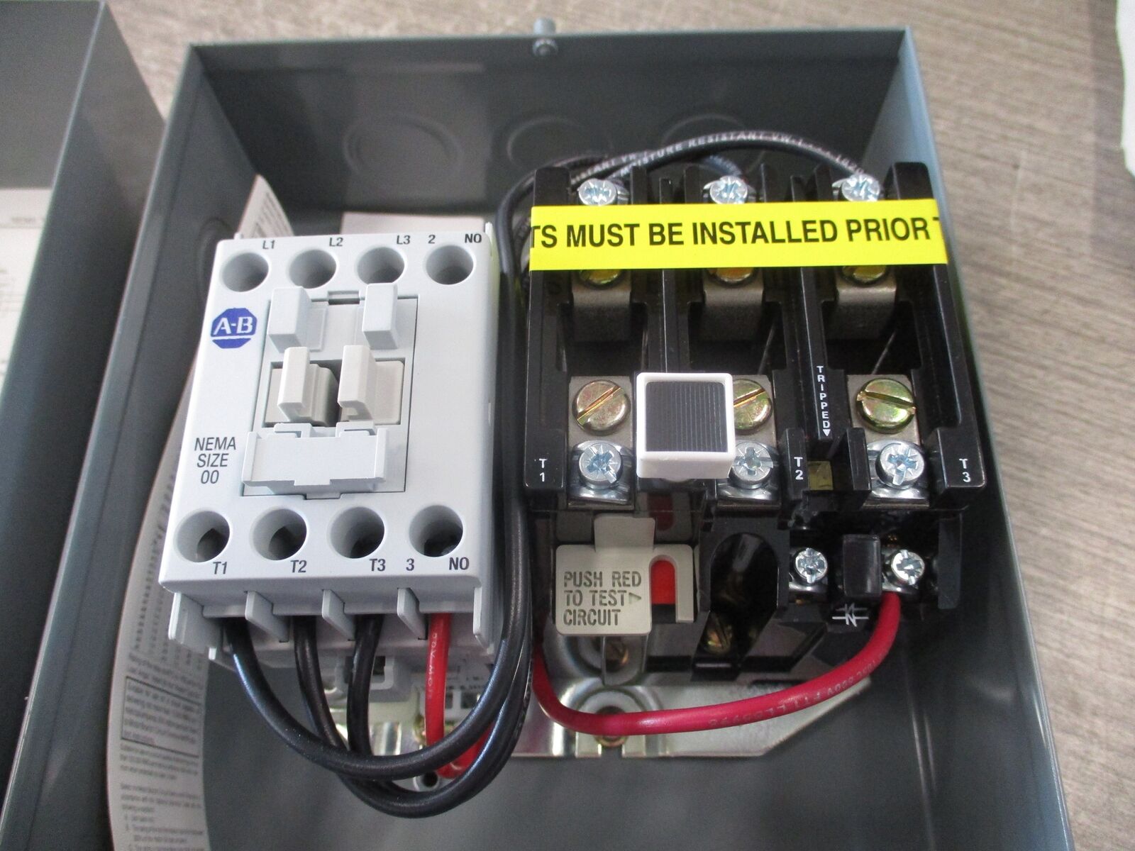 Allen-Bradley Enclosed Size 00 Starter 509-TAD Ser. D 115-120V Coil 3Ph Type 1 E
