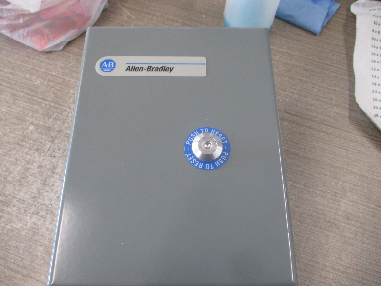 Allen-Bradley Enclosed Size 00 Starter 509-TAD Ser. D 115-120V Coil 3Ph Type 1 E