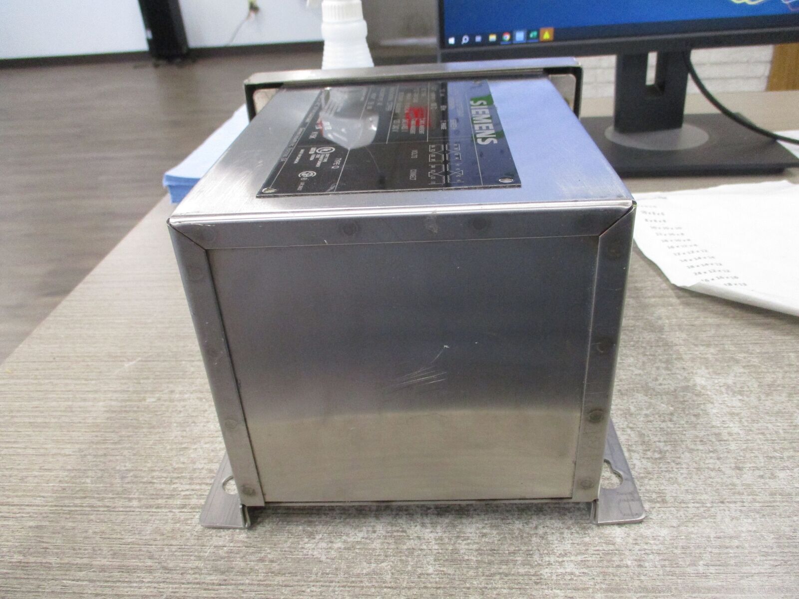 Siemens 4X Enclosure 1D1N001BTEESSN4X Ser. H 1.0kVA Pri: 240/480V Sec: 120/240V