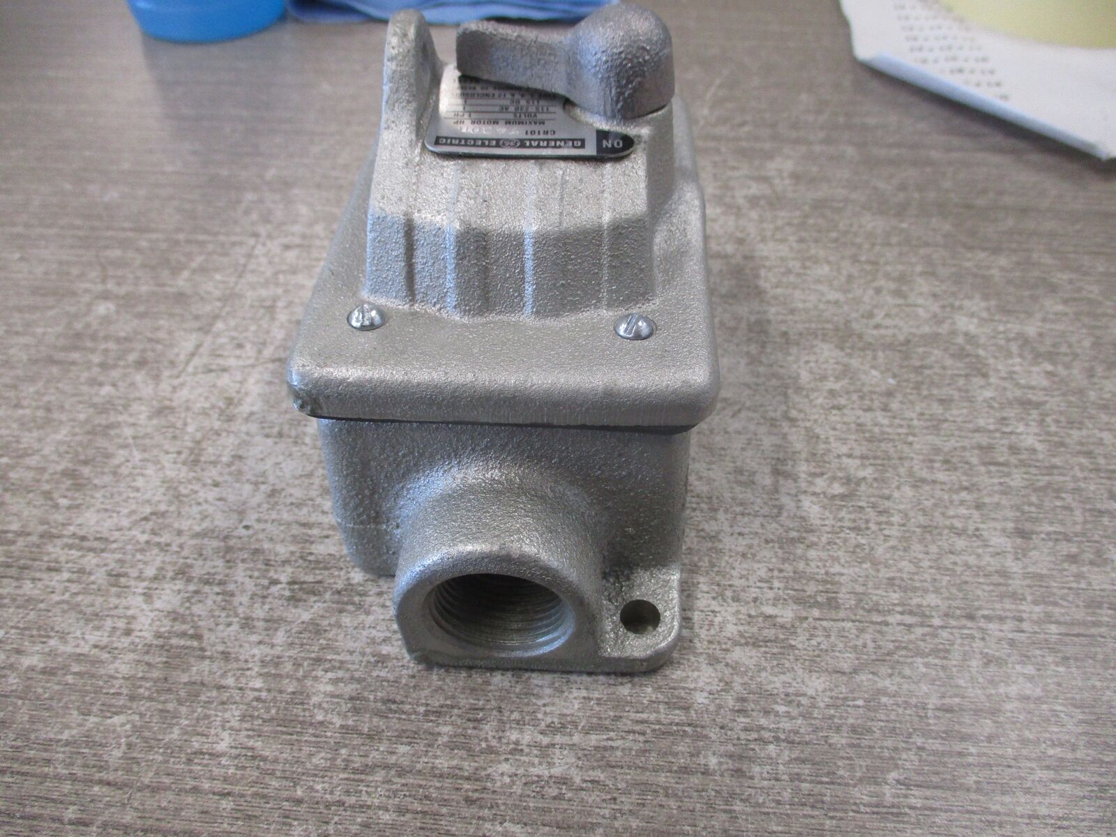 GE Manual Motor Starter CR101Y400H 1HP 115-230VAC 1Ph 115VDC Type 3,4,12 Enclosu