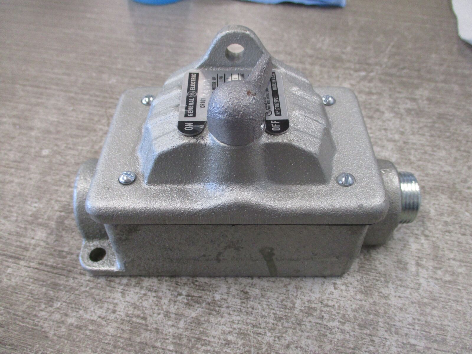 GE Manual Motor Starter CR101Y400H 1HP 115-230VAC 1Ph 115VDC Type 3,4,12 Enclosu