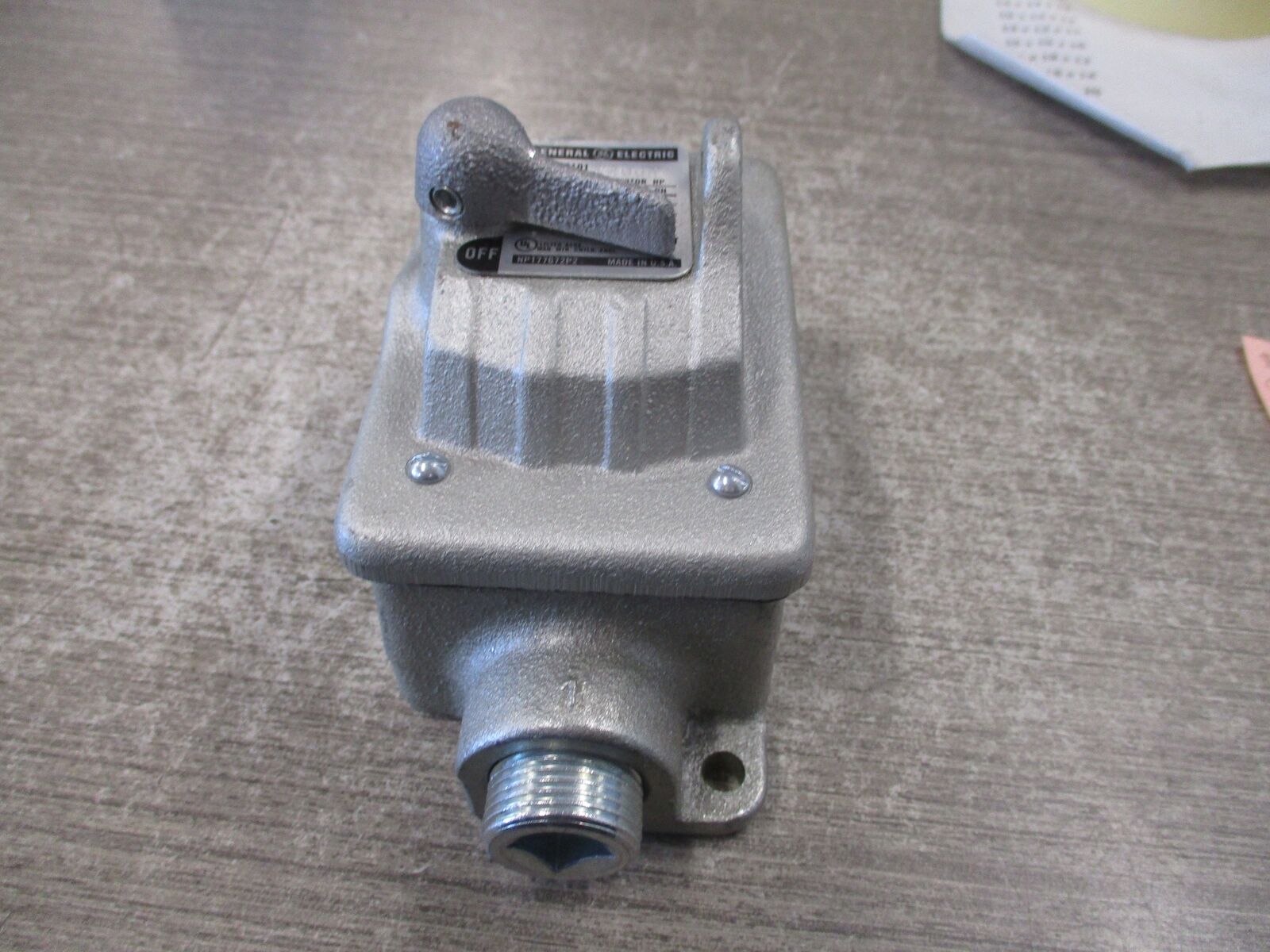 GE Manual Motor Starter CR101Y400H 1HP 115-230VAC 1Ph 115VDC Type 3,4,12 Enclosu