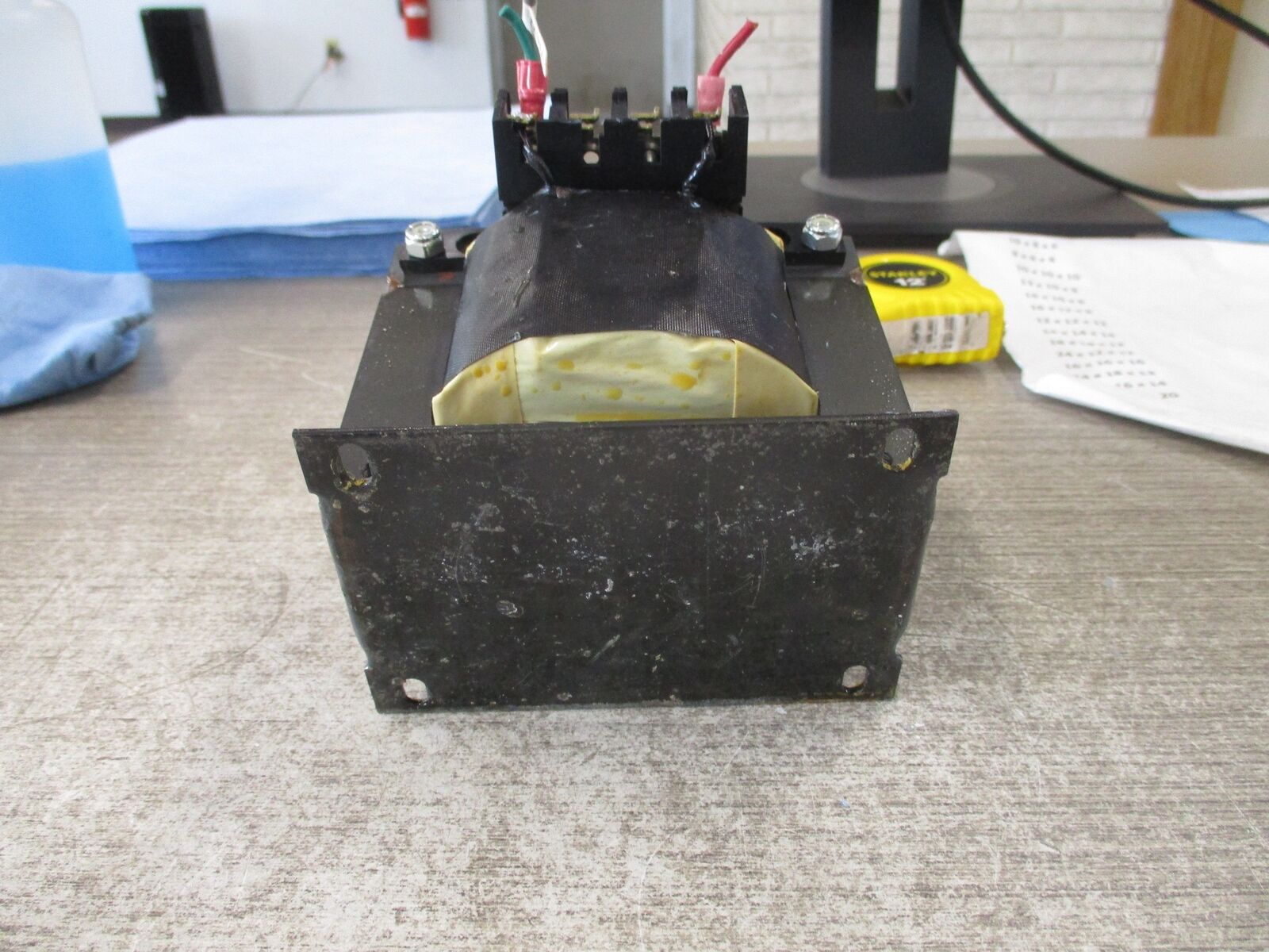 Square D Transformer 9070T300D1 0.3KVA Pri: 240/480V Sec: 120V * Missing (1) Ter