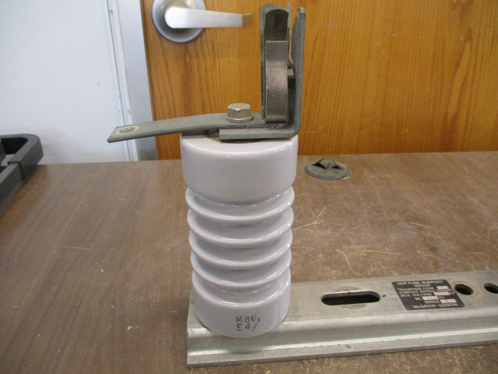 McGraw-Edison NX Fuse Support 87-1 200A 8.3kV Mounting Code 4 Used