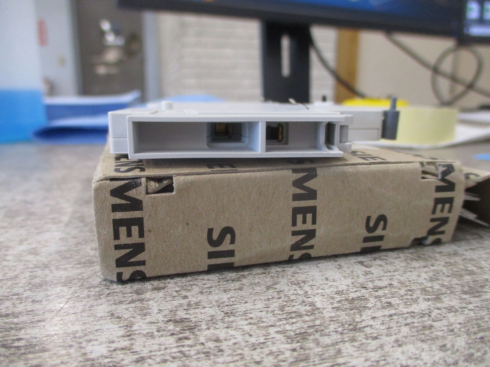 Siemens Aux Circuit Switch 5ST3010-0HG 480VAC 125VDC New Surplus
