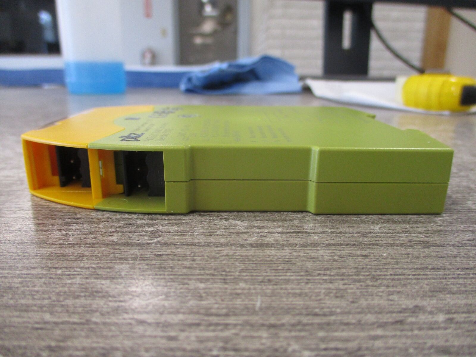 Pilz Safety Relay 751102 PNOZ s2 C 24VDC 3n/o 1n/c Used