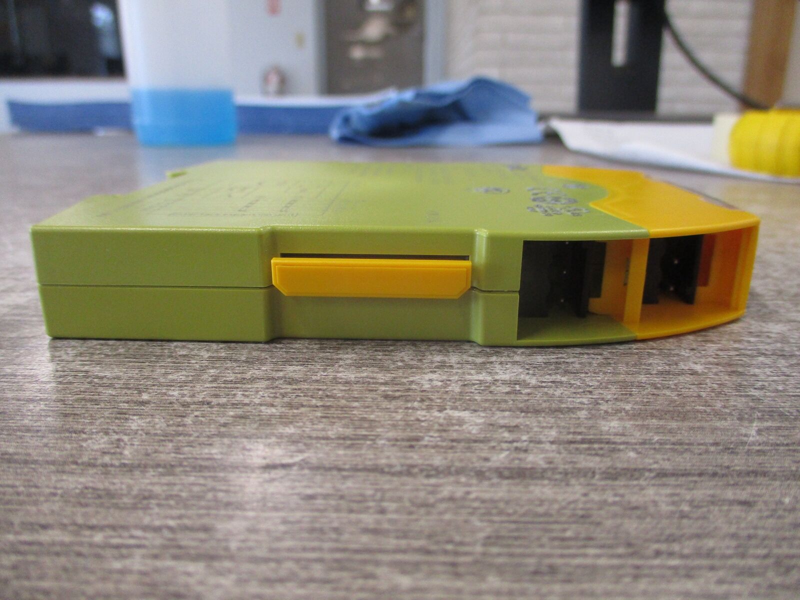 Pilz Safety Relay 751102 PNOZ s2 C 24VDC 3n/o 1n/c Used