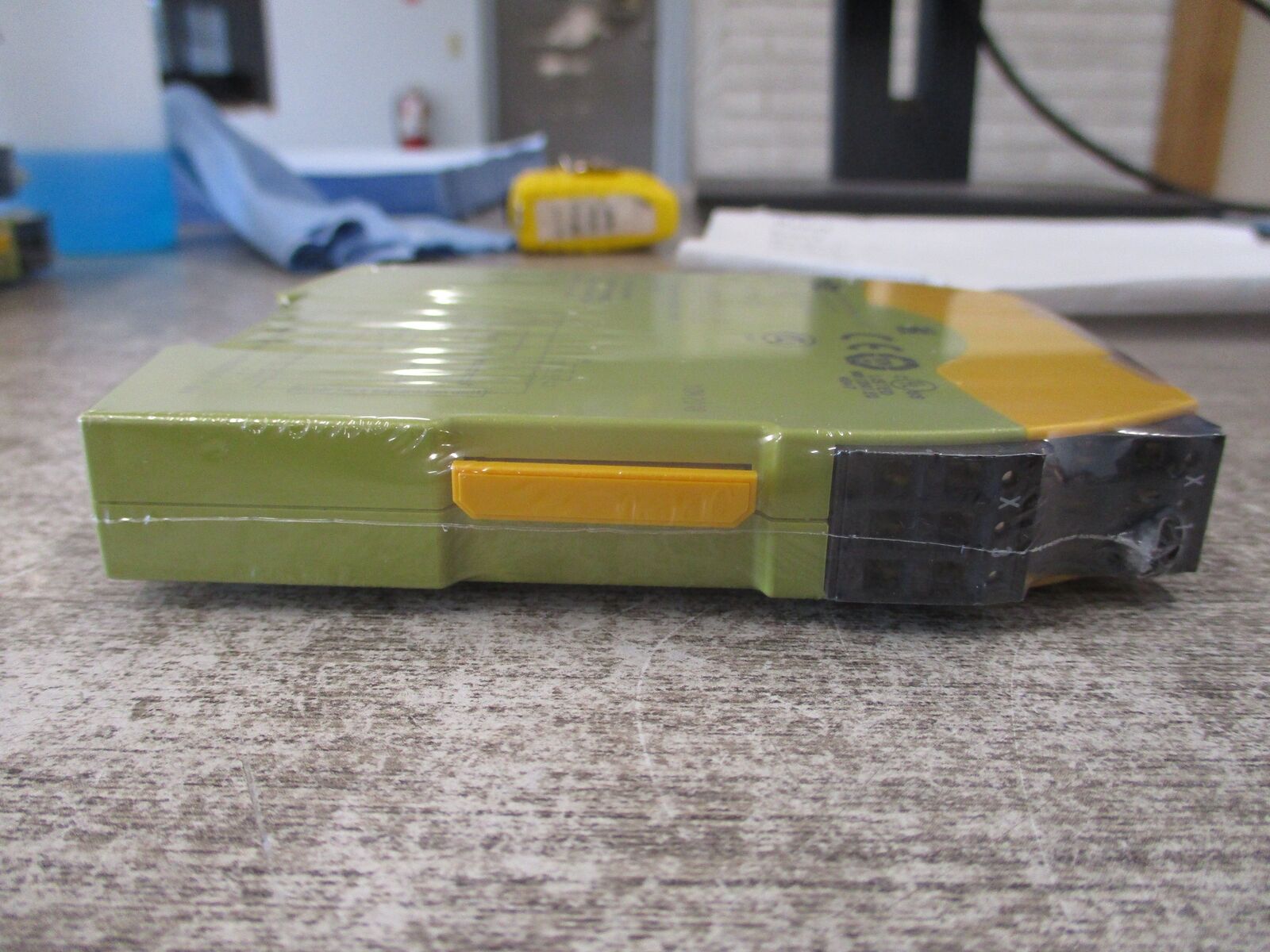 Pilz Safety Relay 751102 PNOZ s2 C 24VDC 3n/o 1n/c * No Box * New Surplus