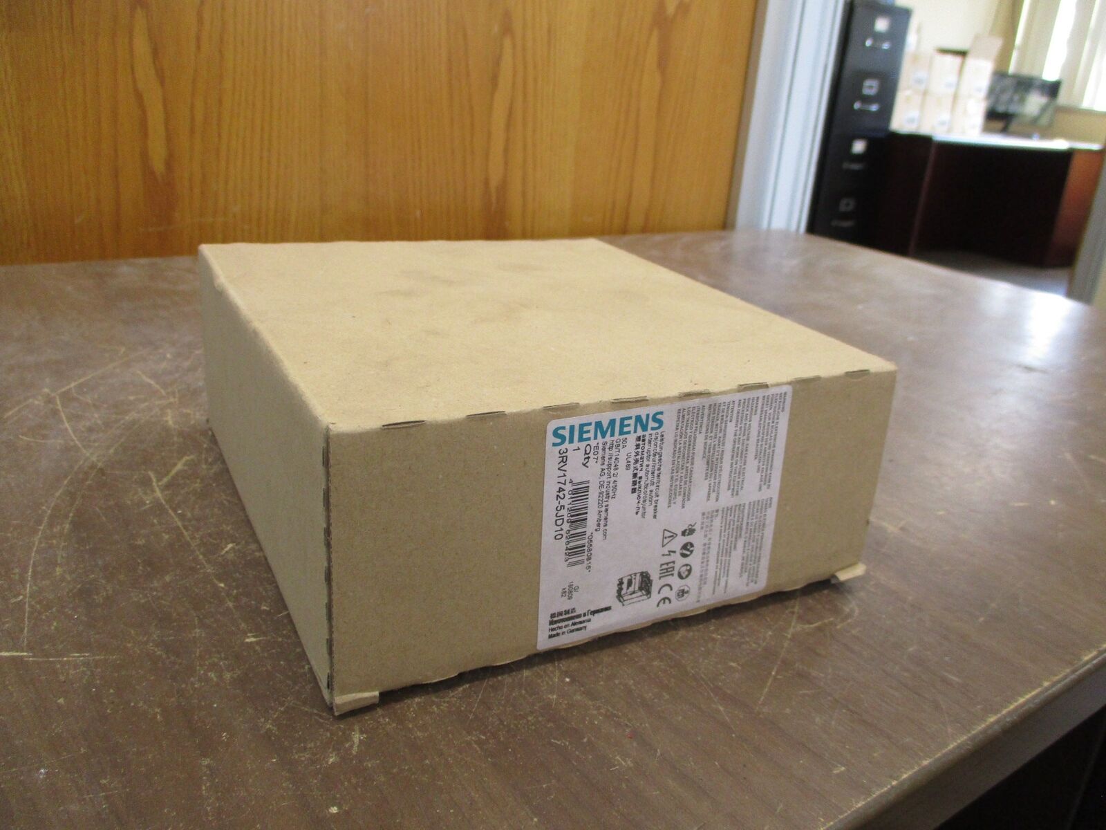 Siemens Circuit Breaker 3RV1742-5JD10 50A 600V New Surplus