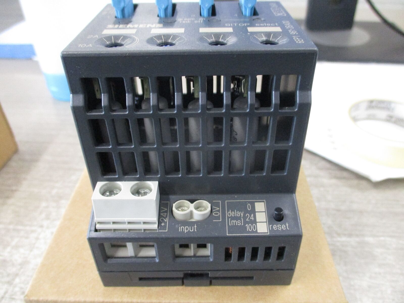 Siemens SITOP Select Diagnostics Module Input: 24VDC 40A Output: 4x 24VDC 10A Ne