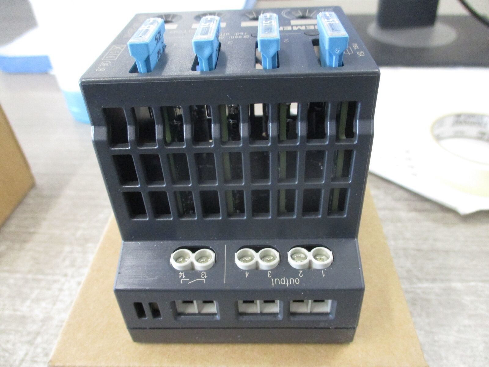 Siemens SITOP Select Diagnostics Module Input: 24VDC 40A Output: 4x 24VDC 10A Ne