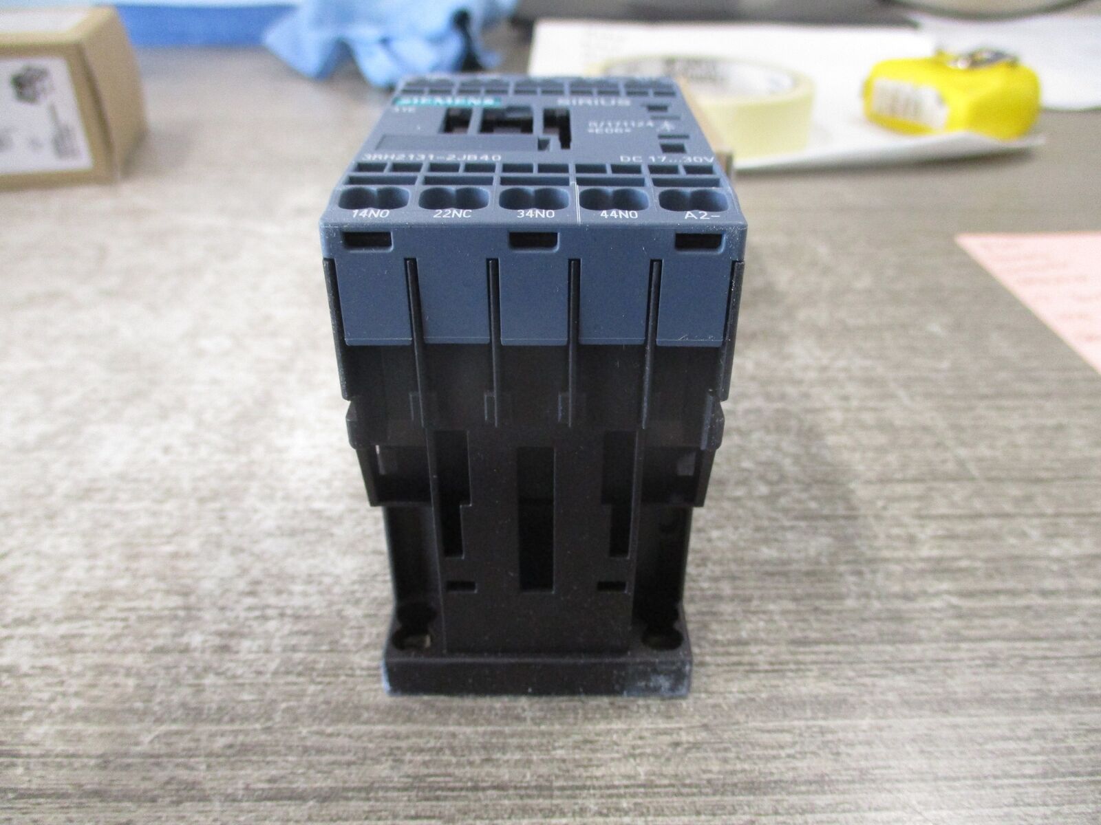 Siemens Contactor 3RH2131-2JB40 17-30VDC Coil 10A New Surplus