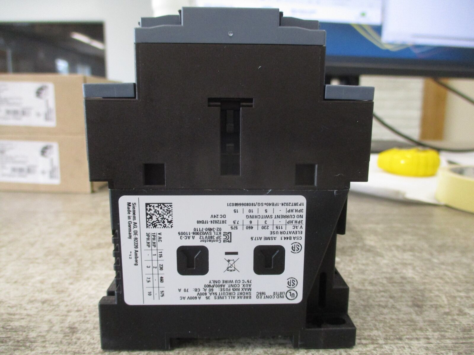 Siemens Contactor 3RT2024-1FB40 24VDC Coil 12A New Surplus