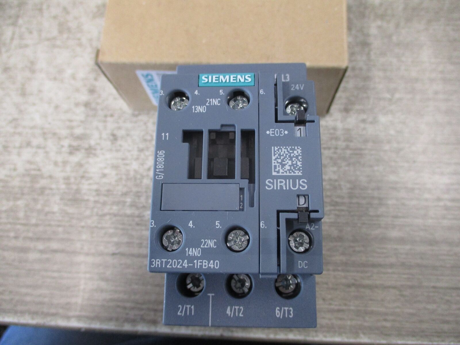 Siemens Contactor 3RT2024-1FB40 24VDC Coil 12A New Surplus