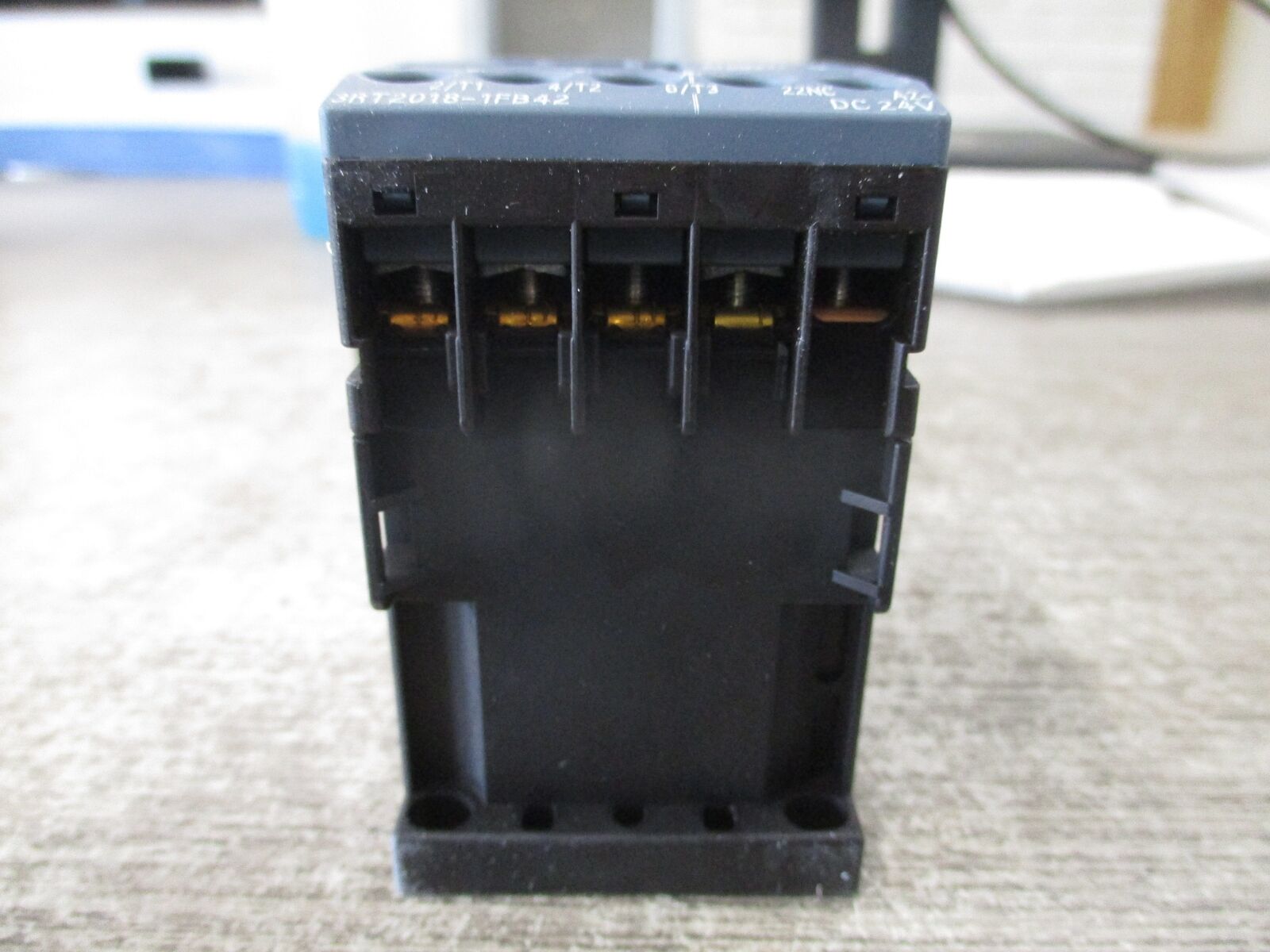 Siemens Contactor 3RT2018-1FB42 24VDC Coil 16A New Surplus