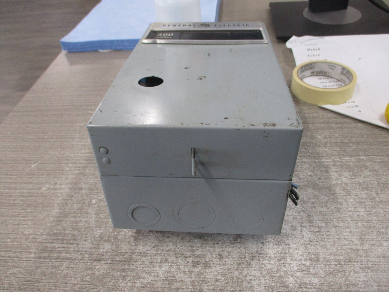 GE Enclosed Size 00 Starter CR306A1 115-120V coil 9A 600V Type 1 Enclosed Used