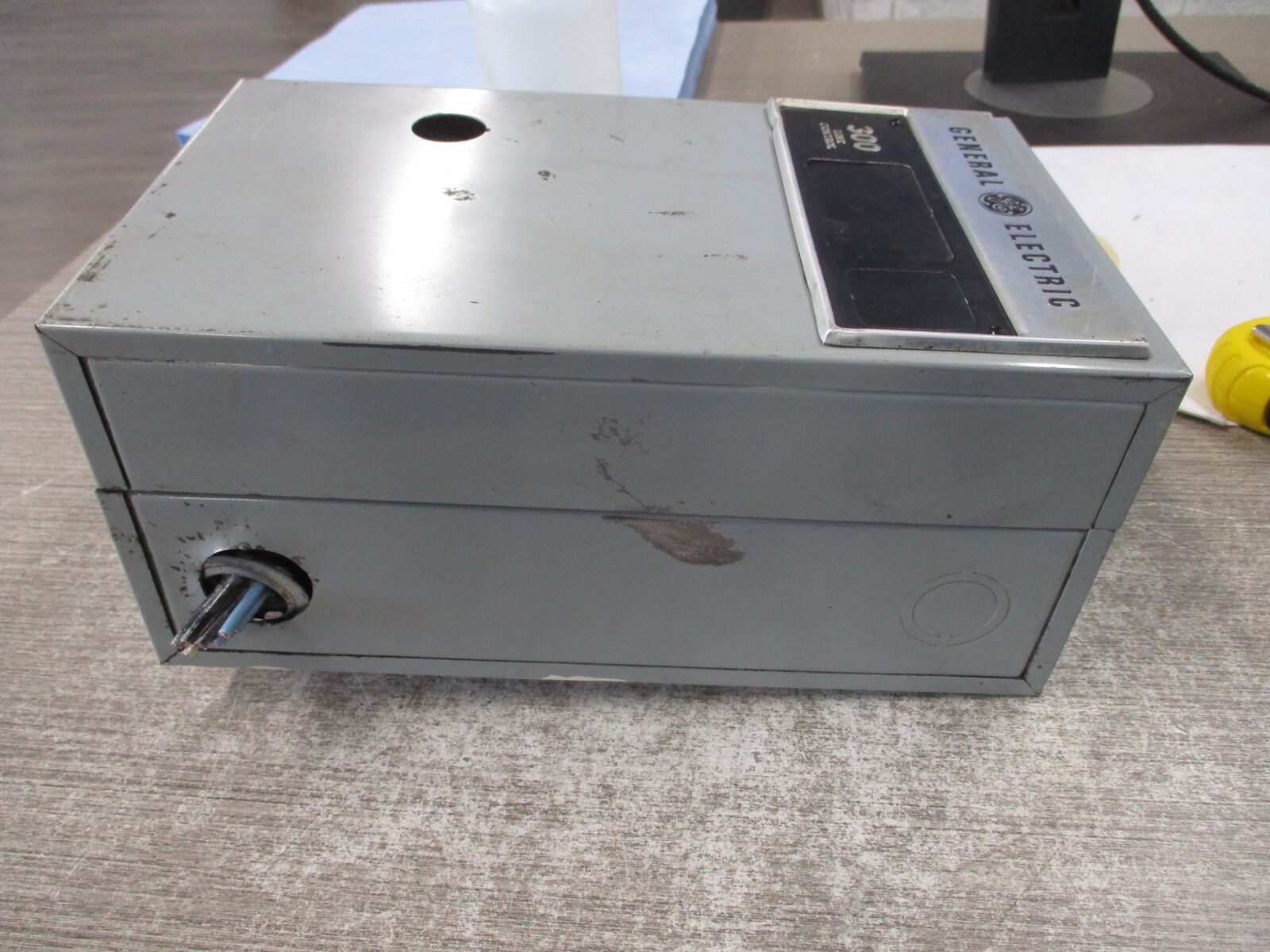 GE Enclosed Size 00 Starter CR306A1 115-120V coil 9A 600V Type 1 Enclosed Used