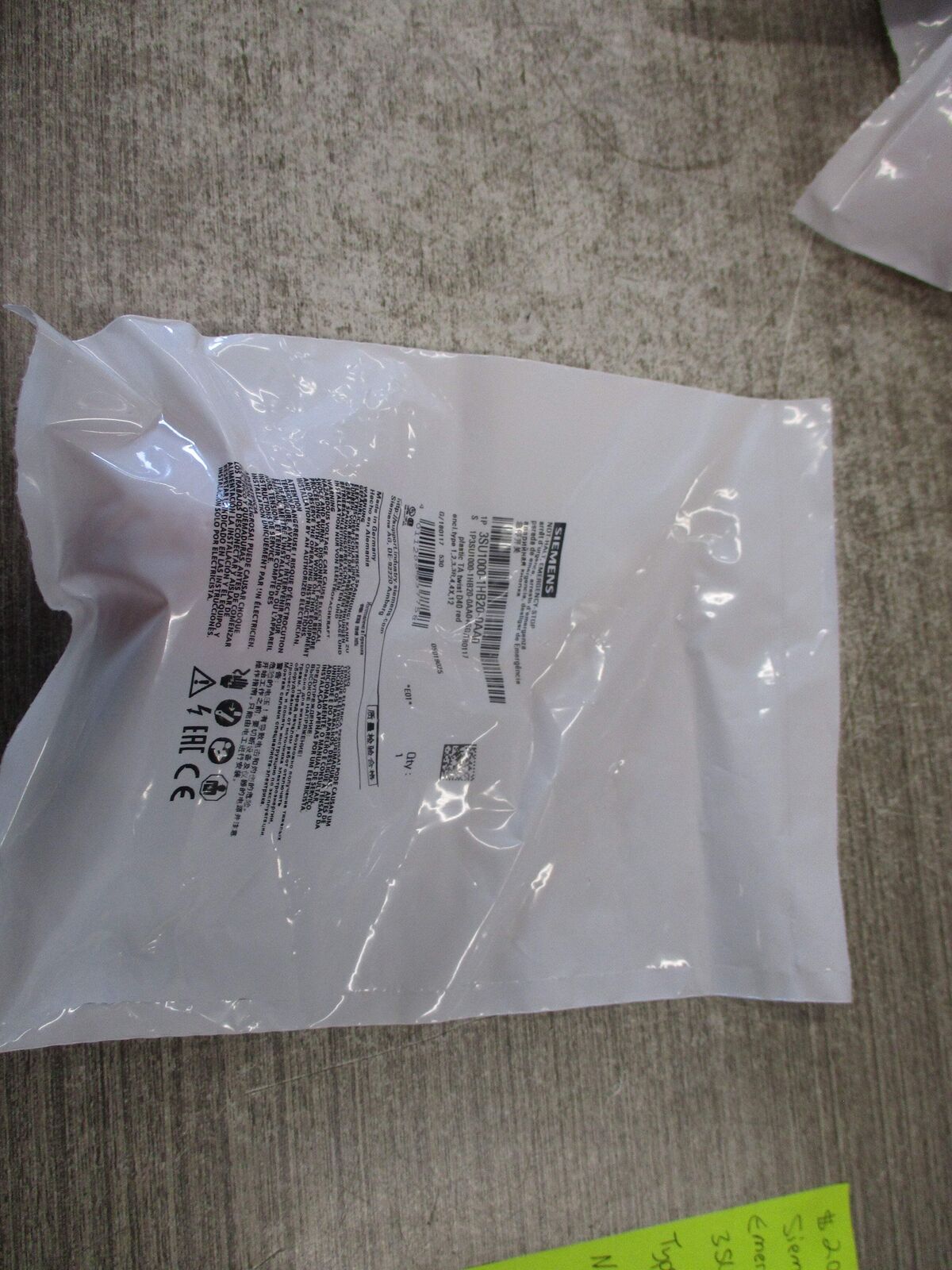 Siemens Emergency-Stop 3SU1000-1HB20-0AA0 Type 3R,4X,12 Enclosure New Surplus