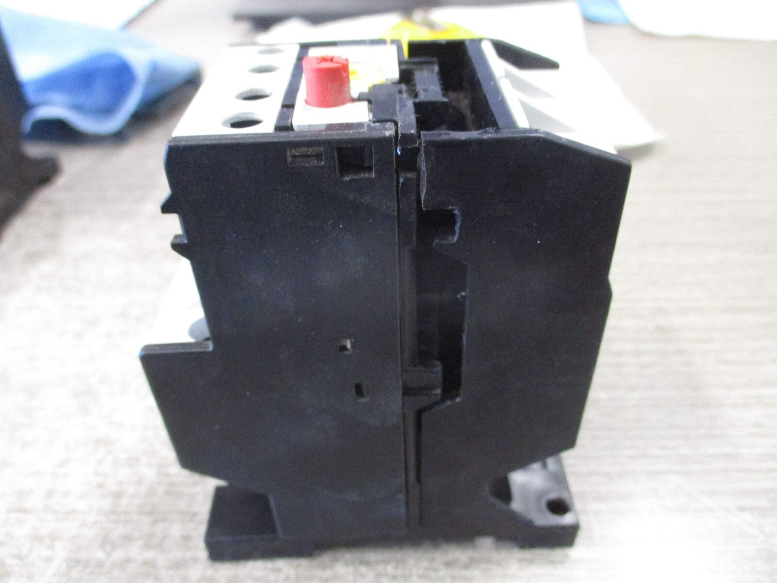 GE Solid State Overload RT12M Trip: 5.5 - 8.5A W/DIN Rail Adapter Used