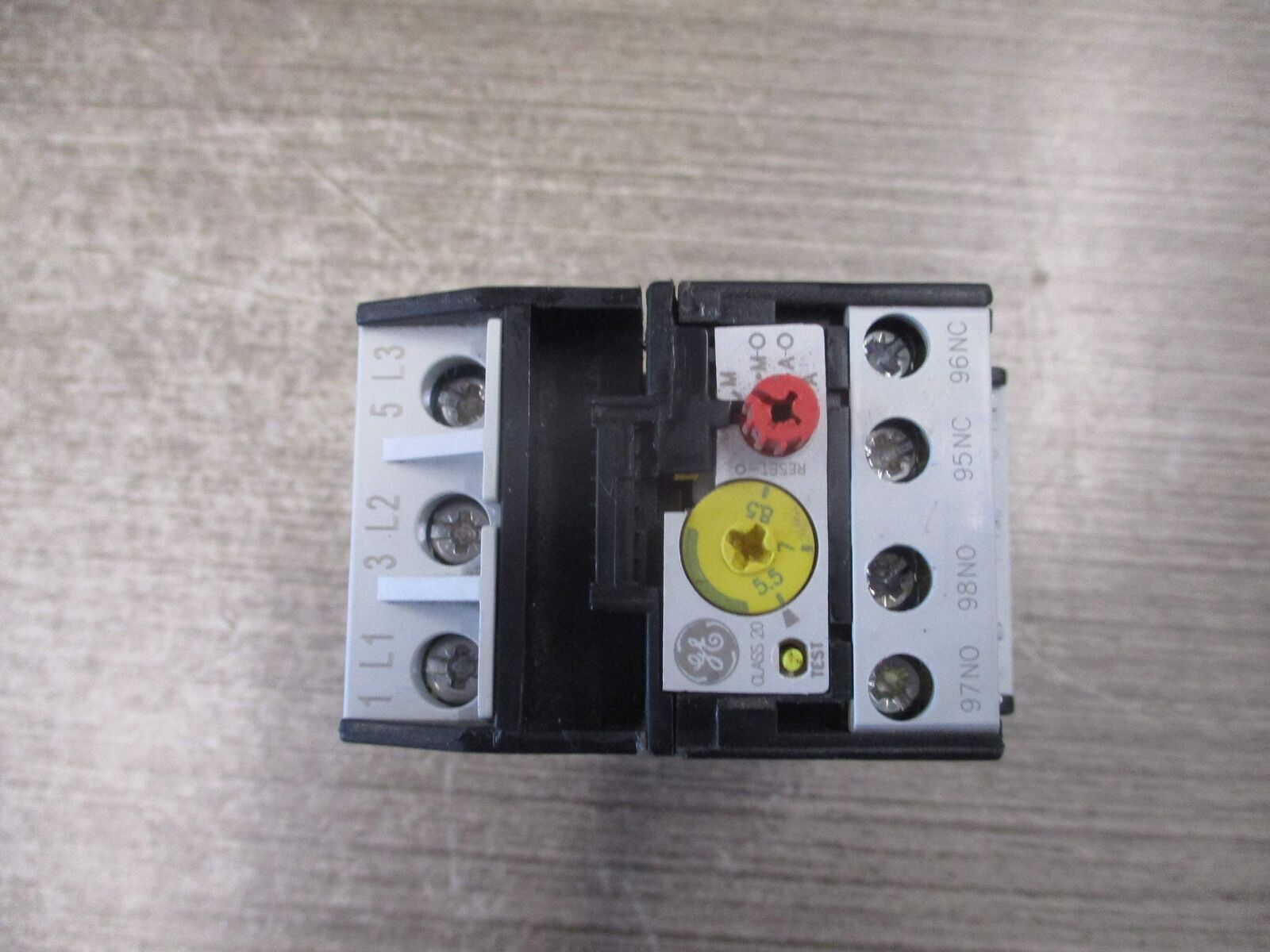 GE Solid State Overload RT12M Trip: 5.5 - 8.5A W/DIN Rail Adapter Used