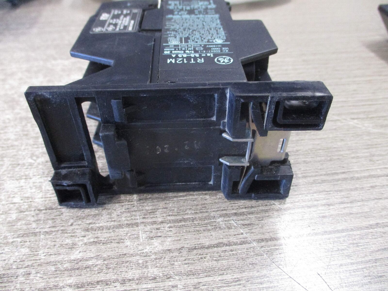 GE Solid State Overload RT12M Trip: 5.5 - 8.5A W/DIN Rail Adapter Used