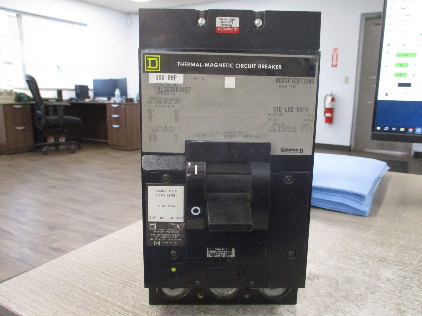 Square D Circuit Breaker LAL363001027 300A 600V 3P W/Shunt Trip Used