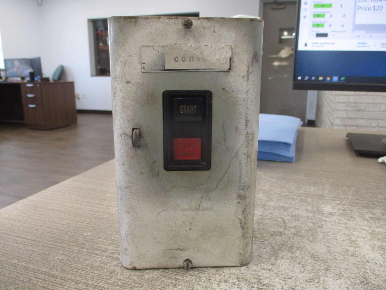 GE Enclosed Manual Starter CR1062R2B 5HP 600V Used