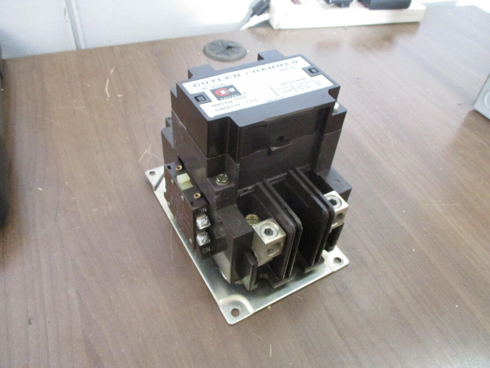 Cutler-Hammer Contactor C832JN3 Ser. B1 120V Coil 120A 600V 2P Used