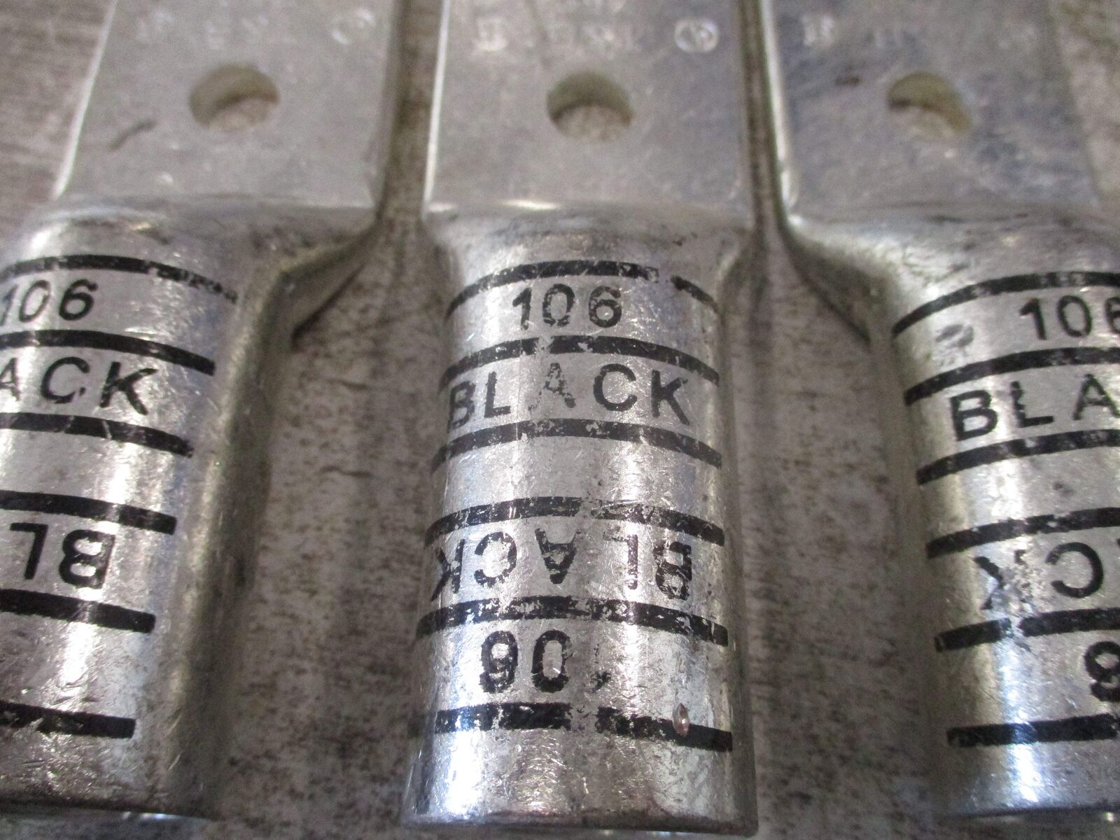 Thomas & Betts Compression Lug 750 1325/24 Black 106 2-Hole *Lot of 3* *No Box*