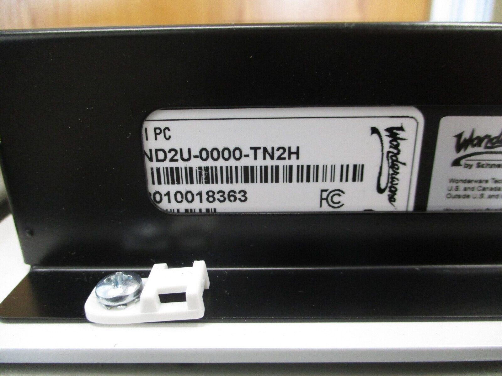 Strongarm 21.5" Touchscreen w/ PC 304-215T0V-P9 Used