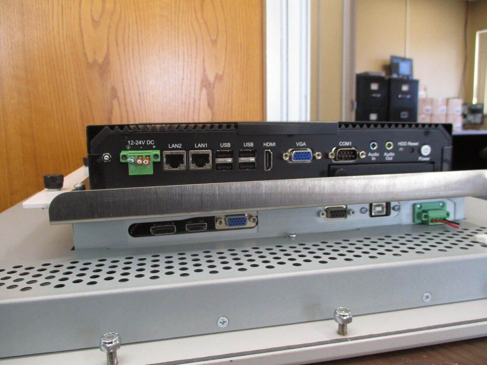 Strongarm 21.5" Touchscreen w/ PC 304-215T0V-P9 Used